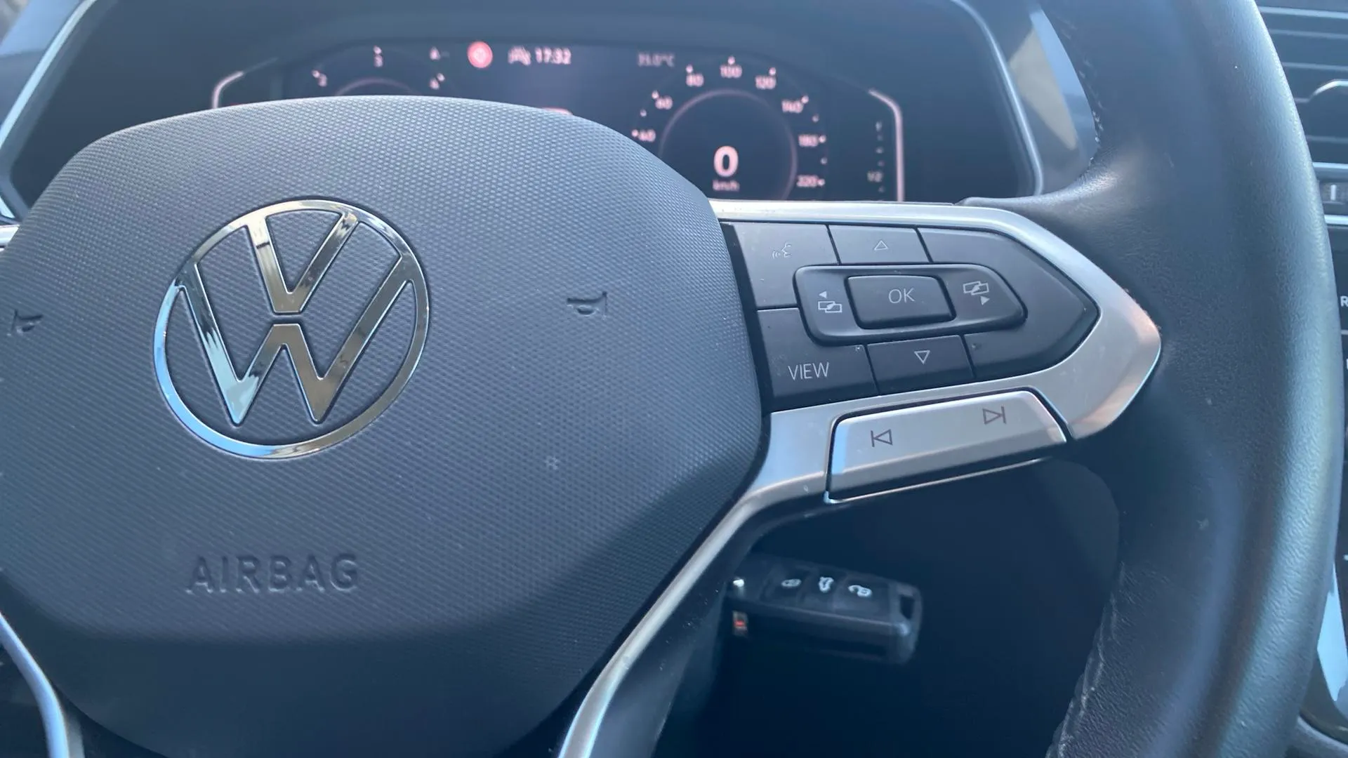 Volkswagen Tiguan Urban Sport 2.0 TDI DSG - foto 16