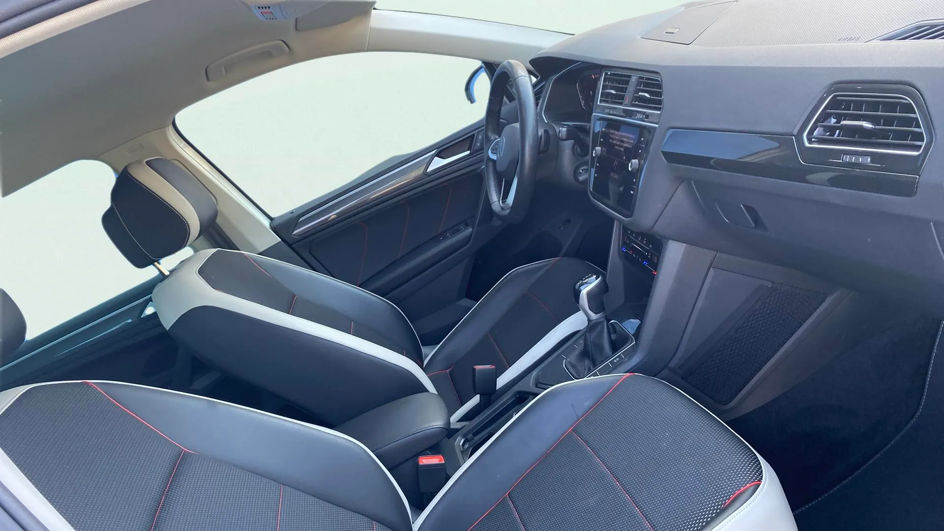 Volkswagen Tiguan Urban Sport 2.0 TDI DSG - foto 27