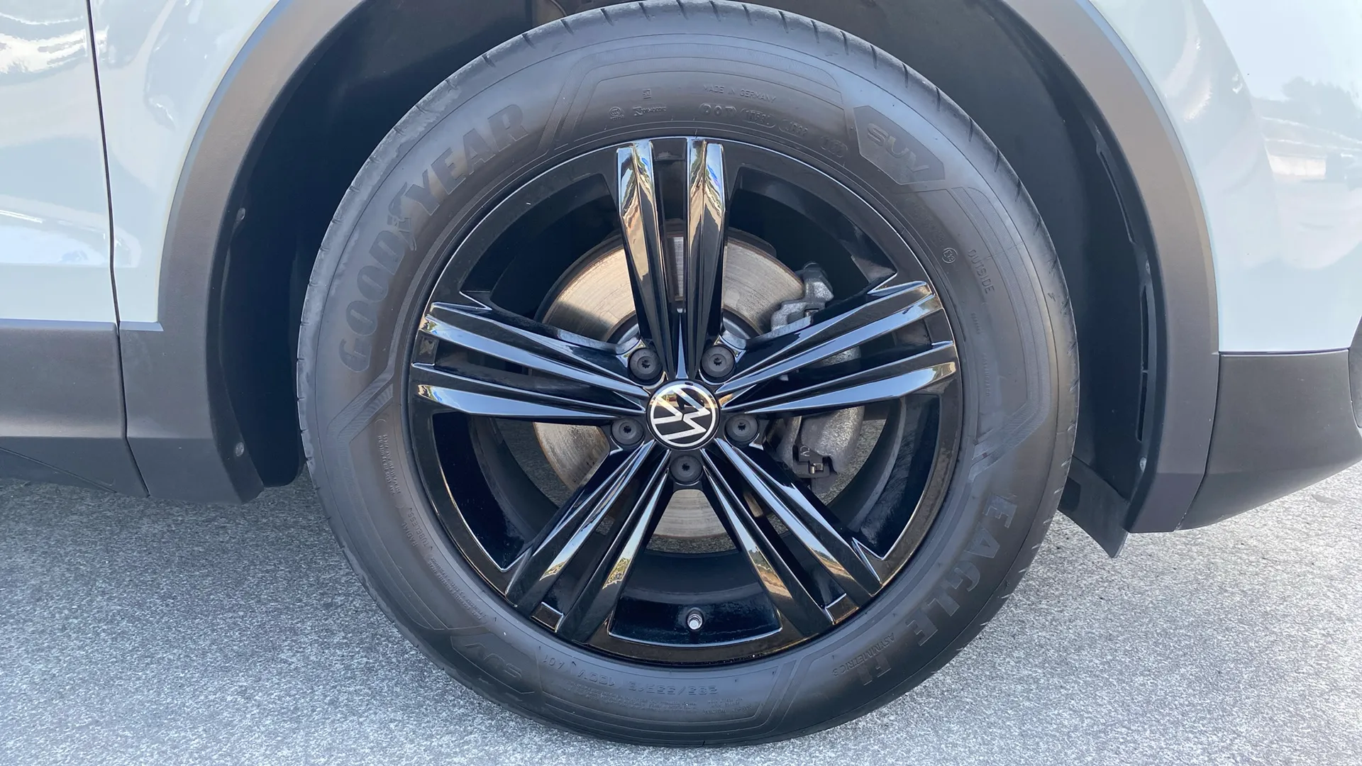 Volkswagen Tiguan Urban Sport 2.0 TDI DSG - foto 30