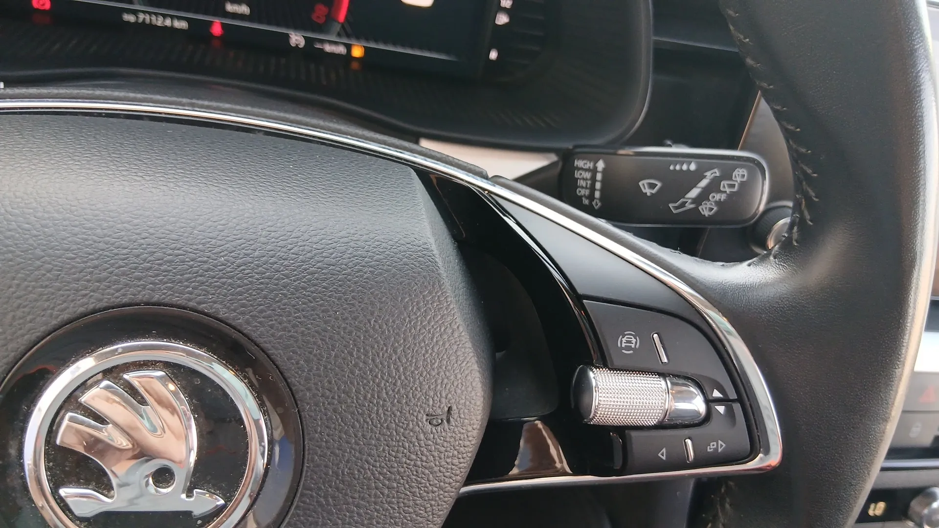 Škoda Kamiq 1.0 TSI Emotion - foto 18
