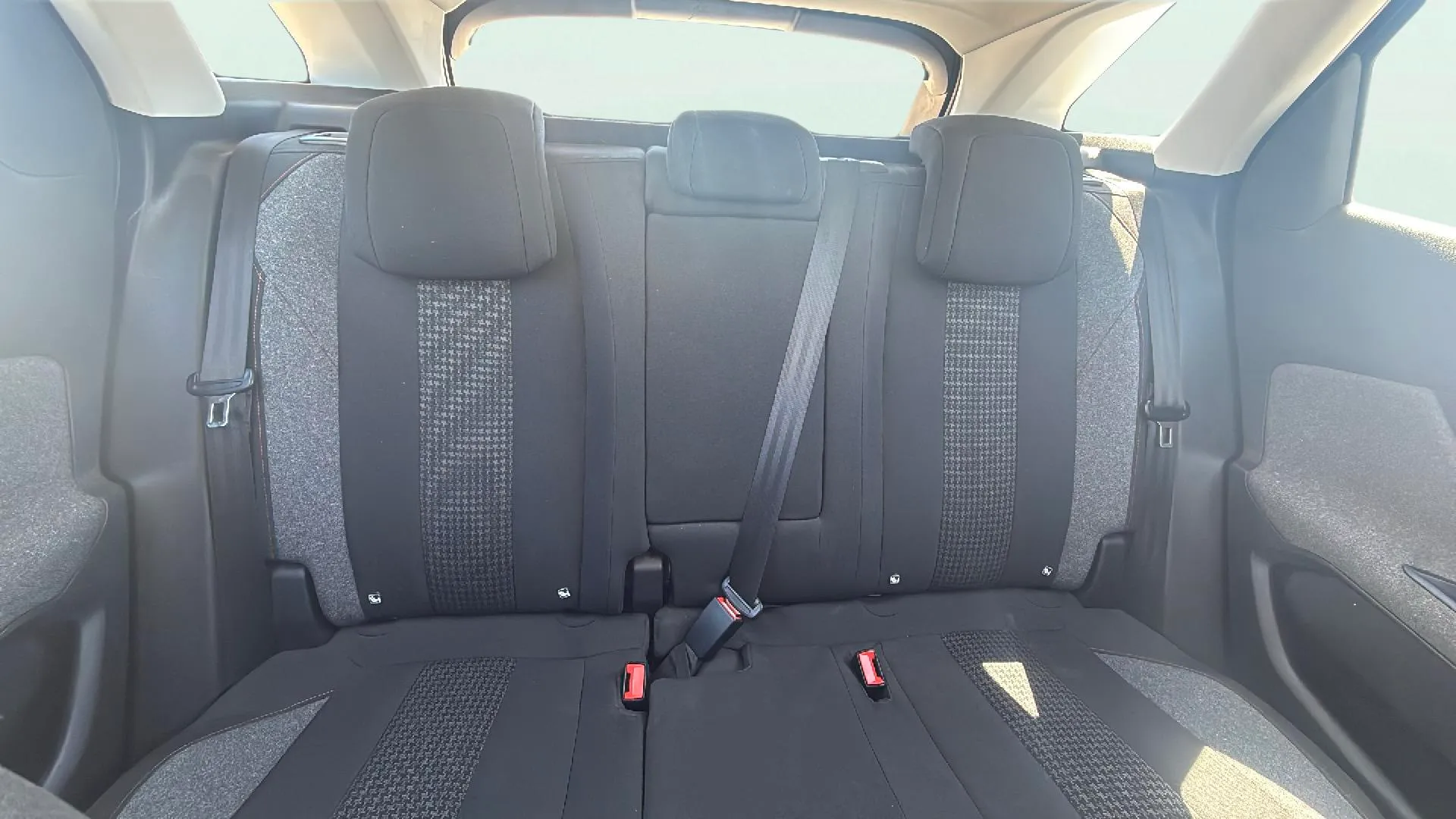 Peugeot 3008 1.2 PureTech Active EAT6 - foto 15
