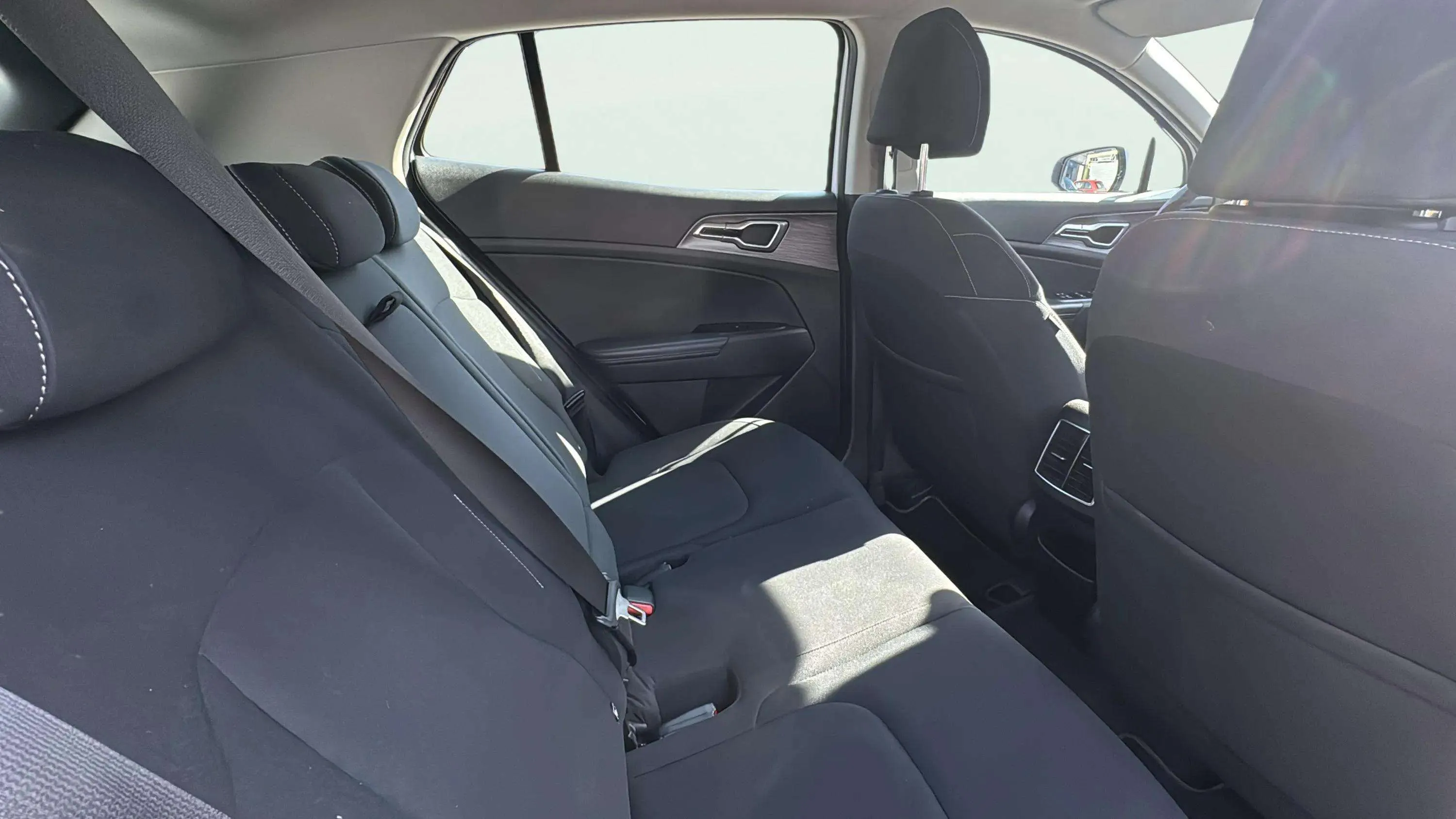 Kia Sportage 1.6 CRDi MHEV Business 4x2 - foto 21