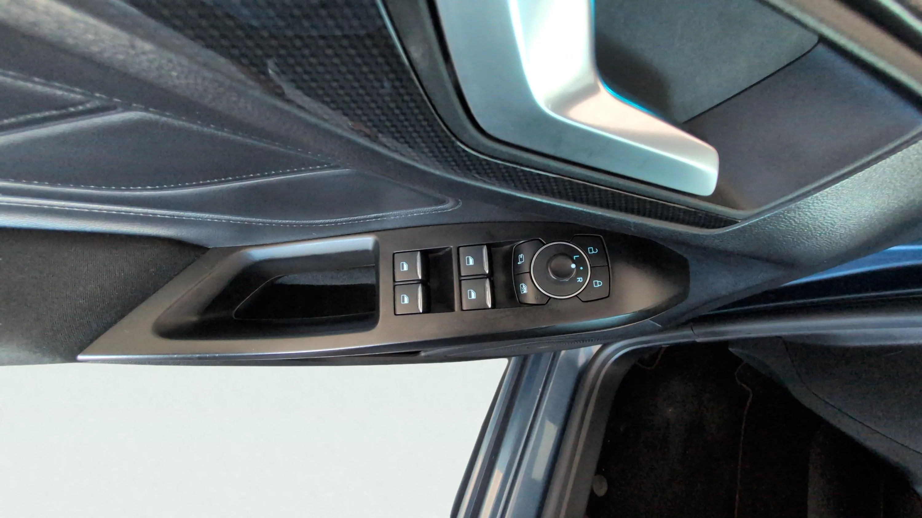 Ford Focus 1.0 EcoBoost MHEV ST-Line Design SIP - foto 16
