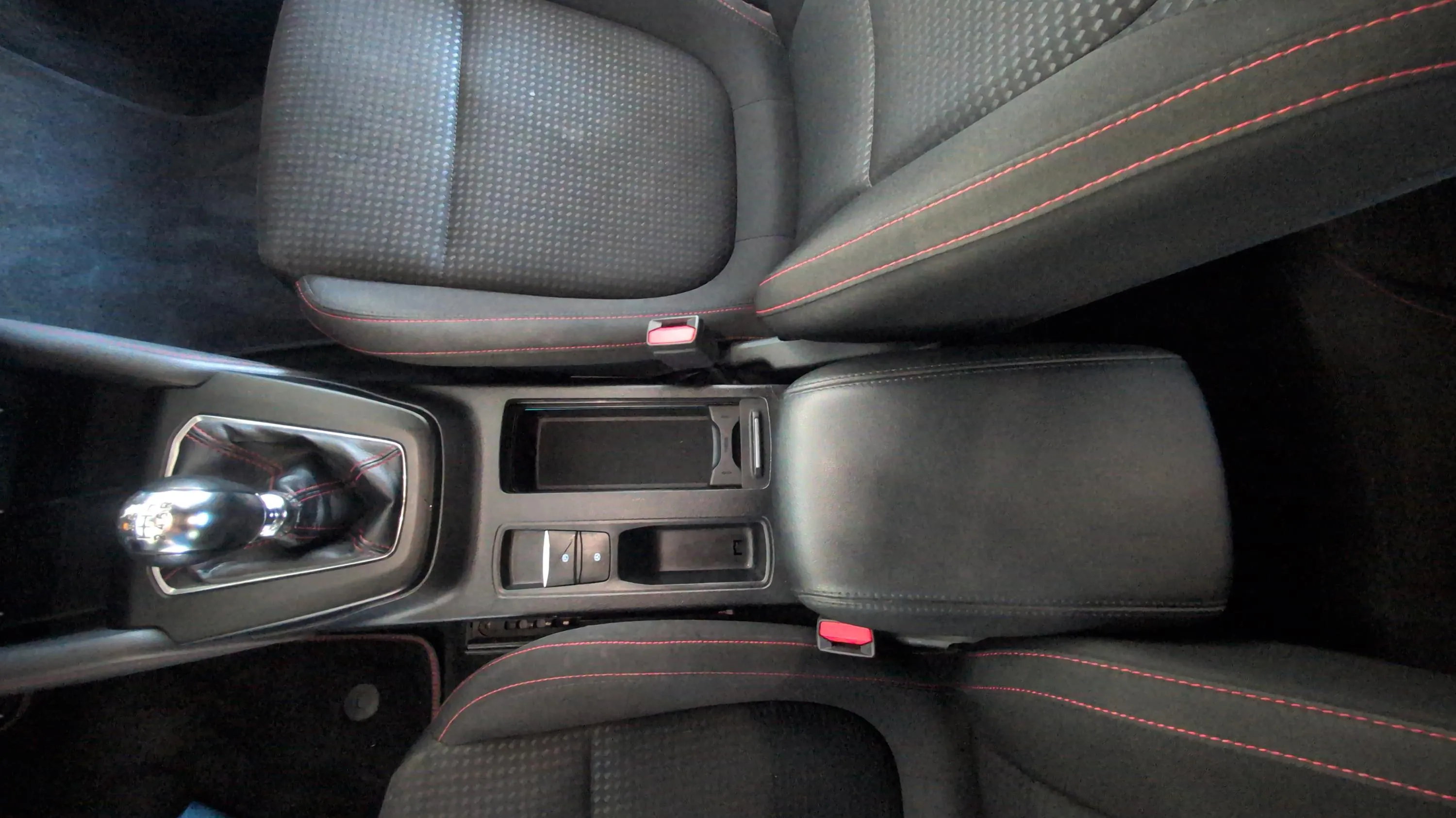 Ford Focus 1.0 EcoBoost MHEV ST-Line Design SIP - foto 19