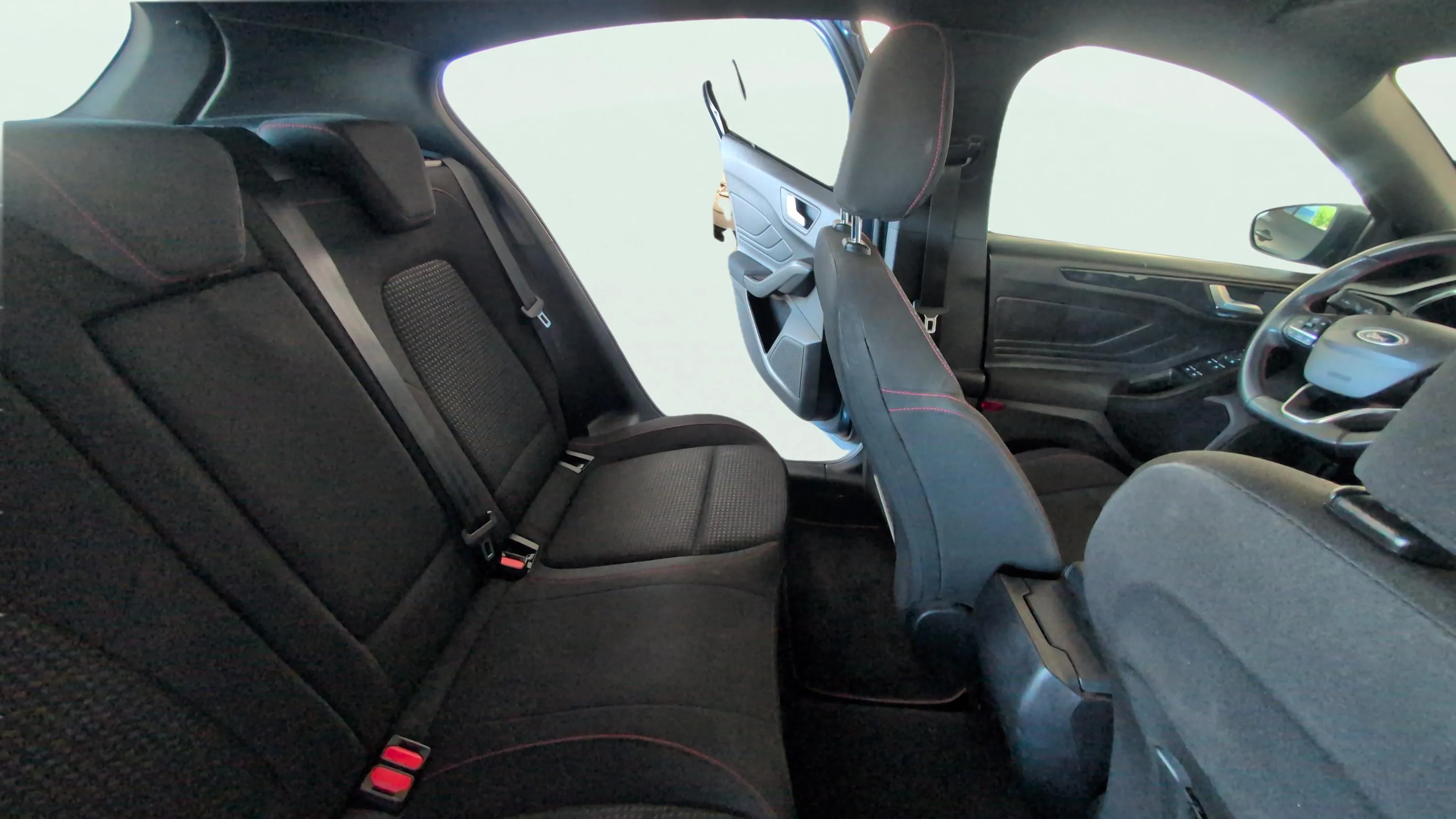 Ford Focus 1.0 EcoBoost MHEV ST-Line Design SIP - foto 18
