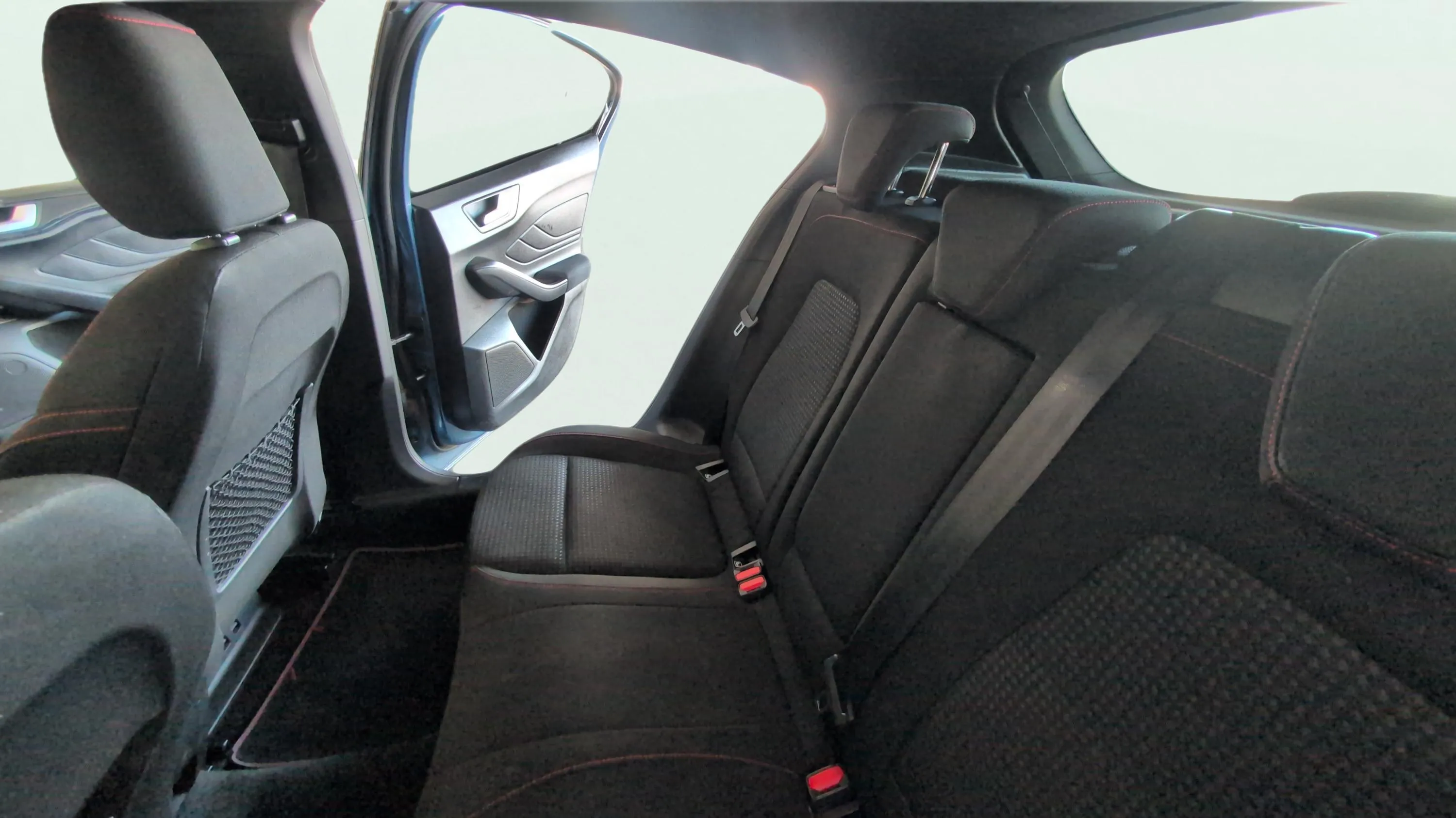 Ford Focus 1.0 EcoBoost MHEV ST-Line Design SIP - foto 17