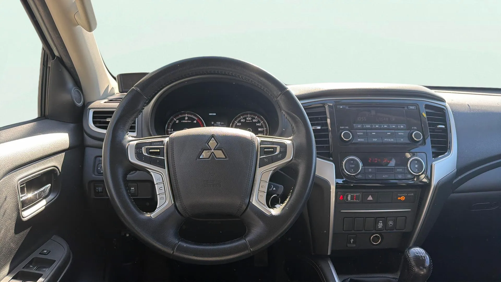Mitsubishi L200 C/C 220 DI-D M-Pro - foto 7