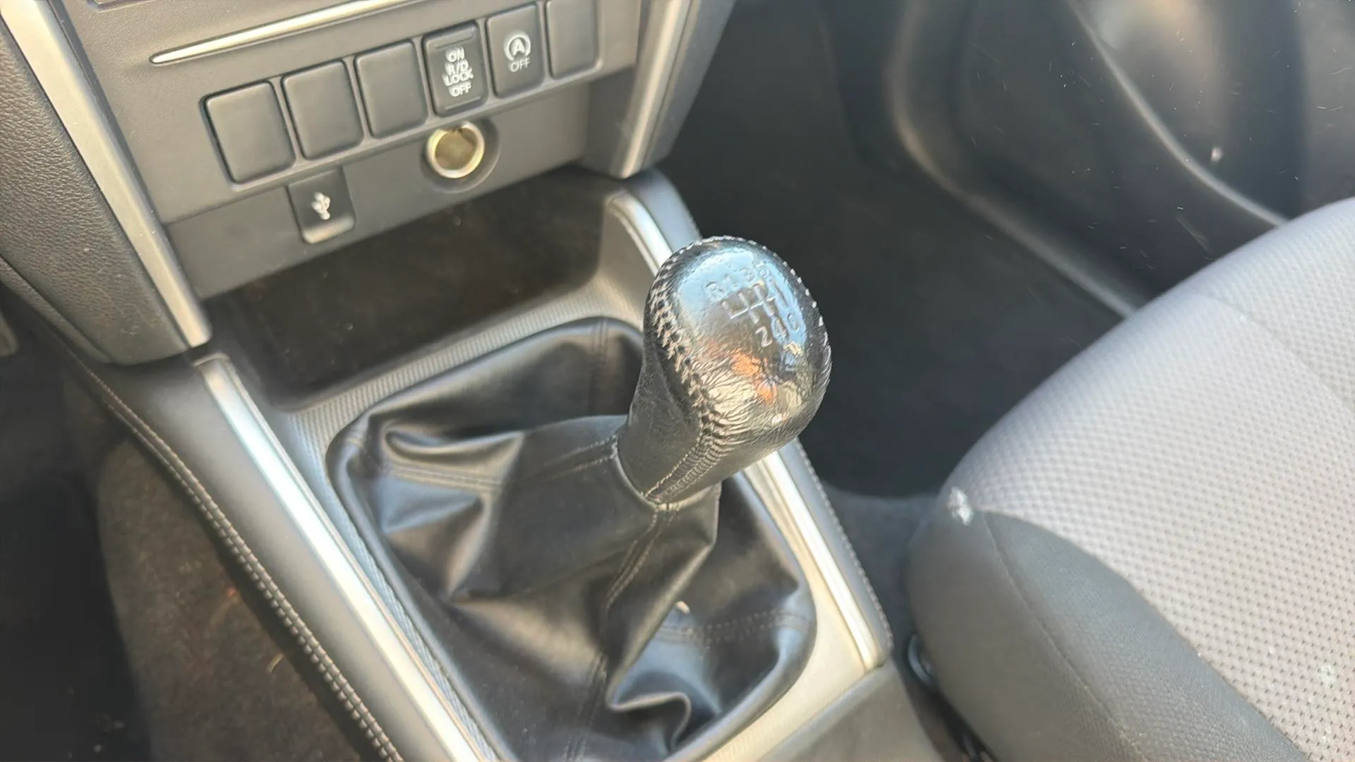 Mitsubishi L200 C/C 220 DI-D M-Pro - foto 12