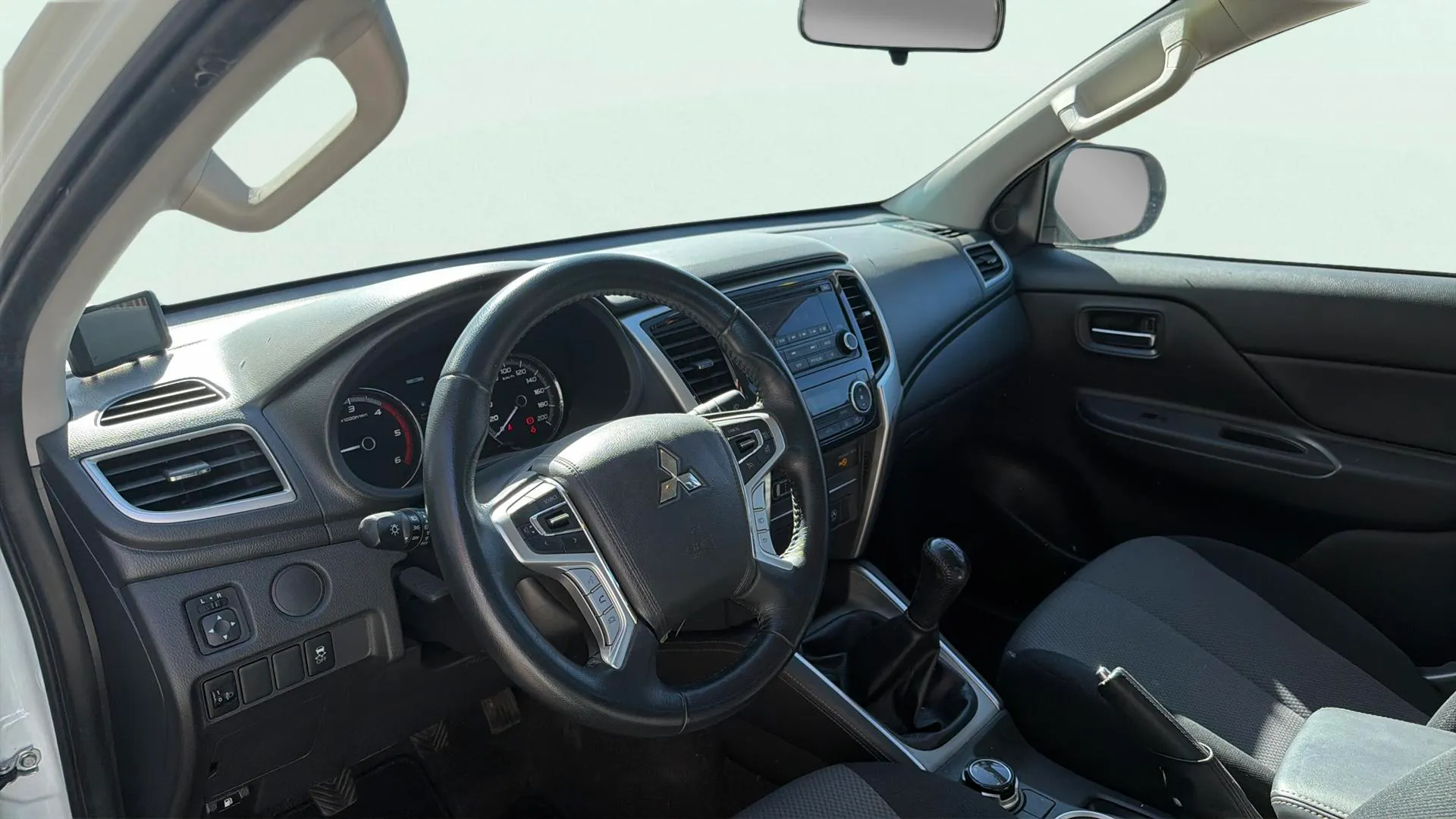 Mitsubishi L200 C/C 220 DI-D M-Pro - foto 8