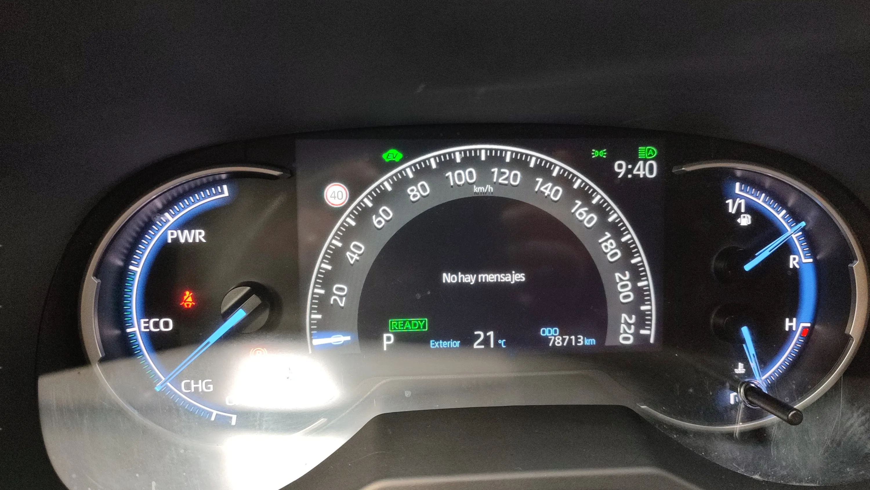Toyota RAV4 2.5l 220H Advance - foto 17