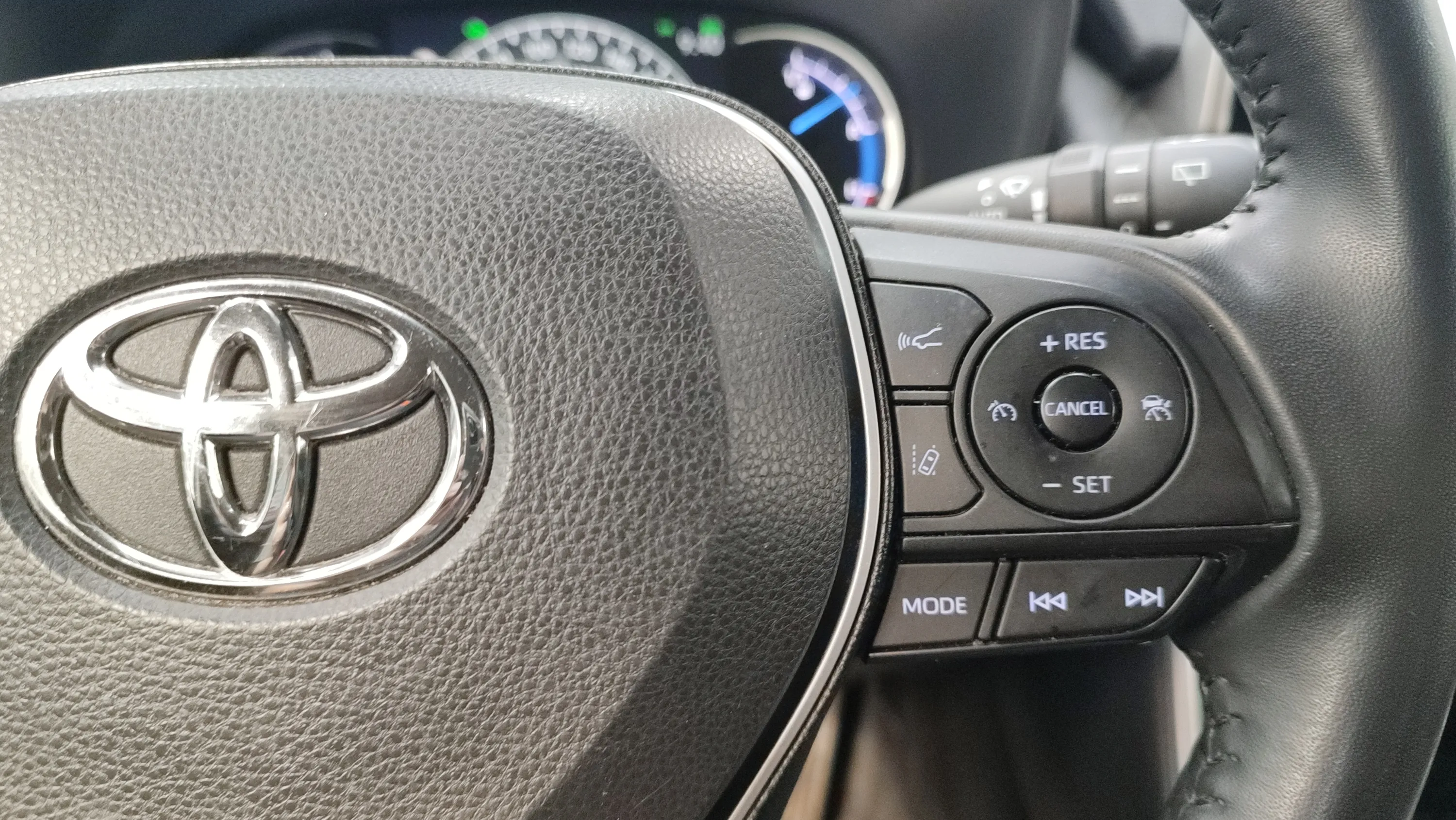 Toyota RAV4 2.5l 220H Advance - foto 14