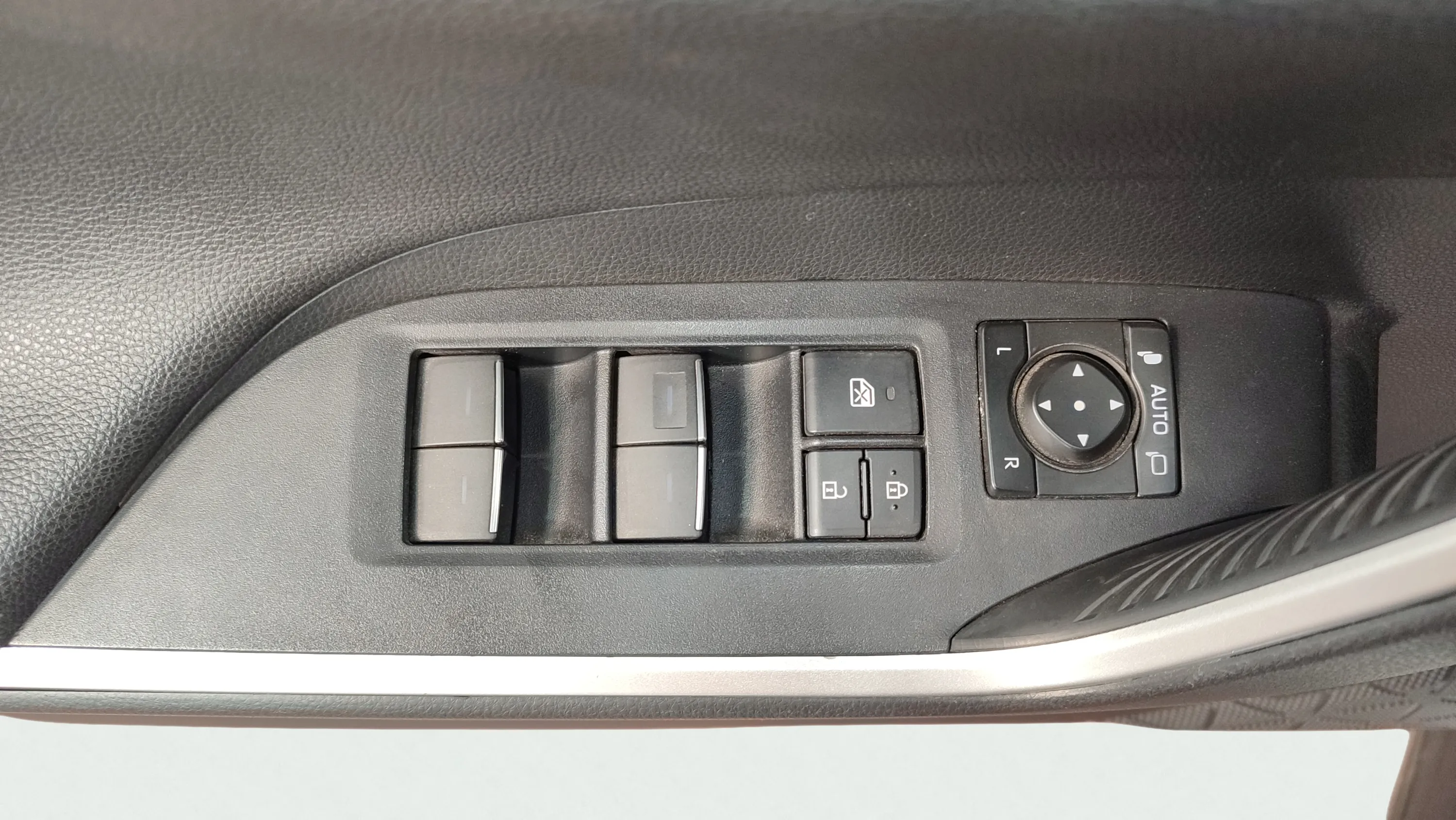 Toyota RAV4 2.5l 220H Advance - foto 20