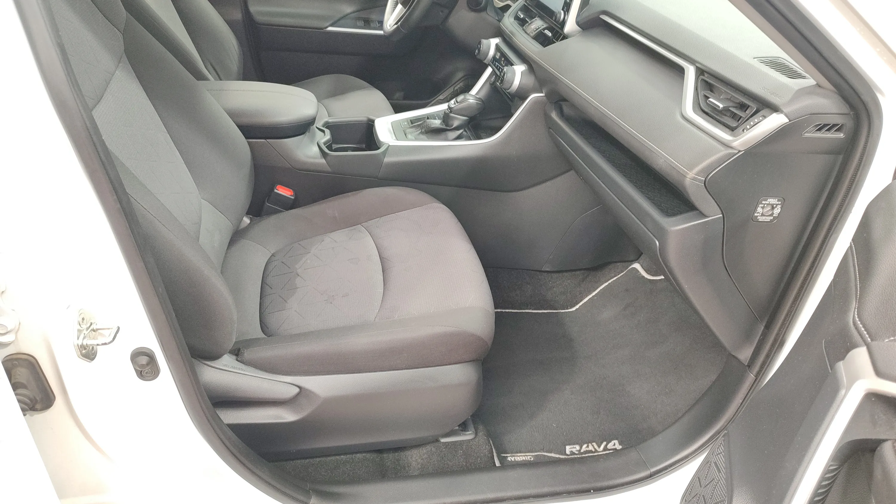 Toyota RAV4 2.5l 220H Advance - foto 24