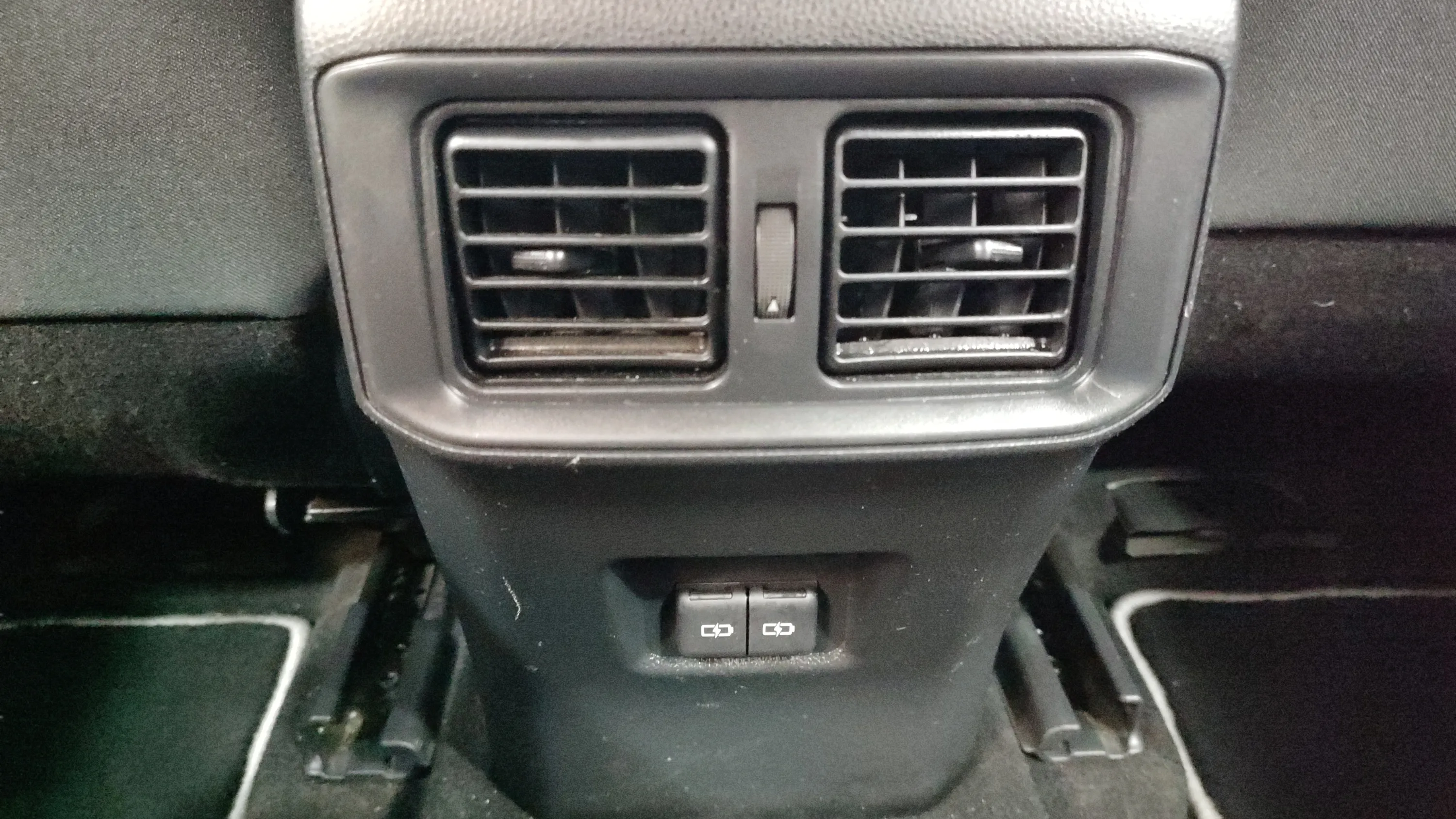 Toyota RAV4 2.5l 220H Advance - foto 22