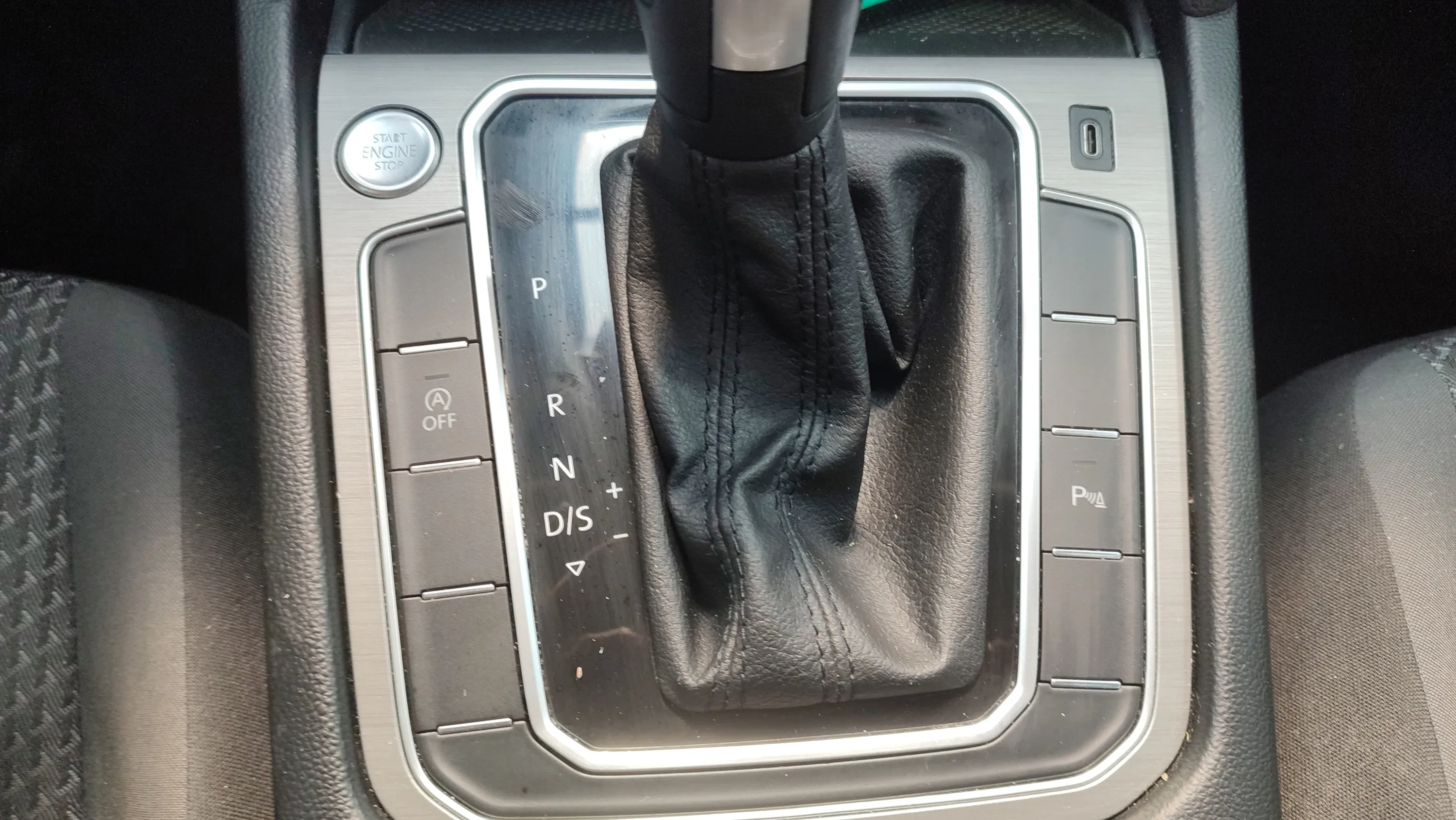 Volkswagen Passat 2.0 TDI DSG - foto 15