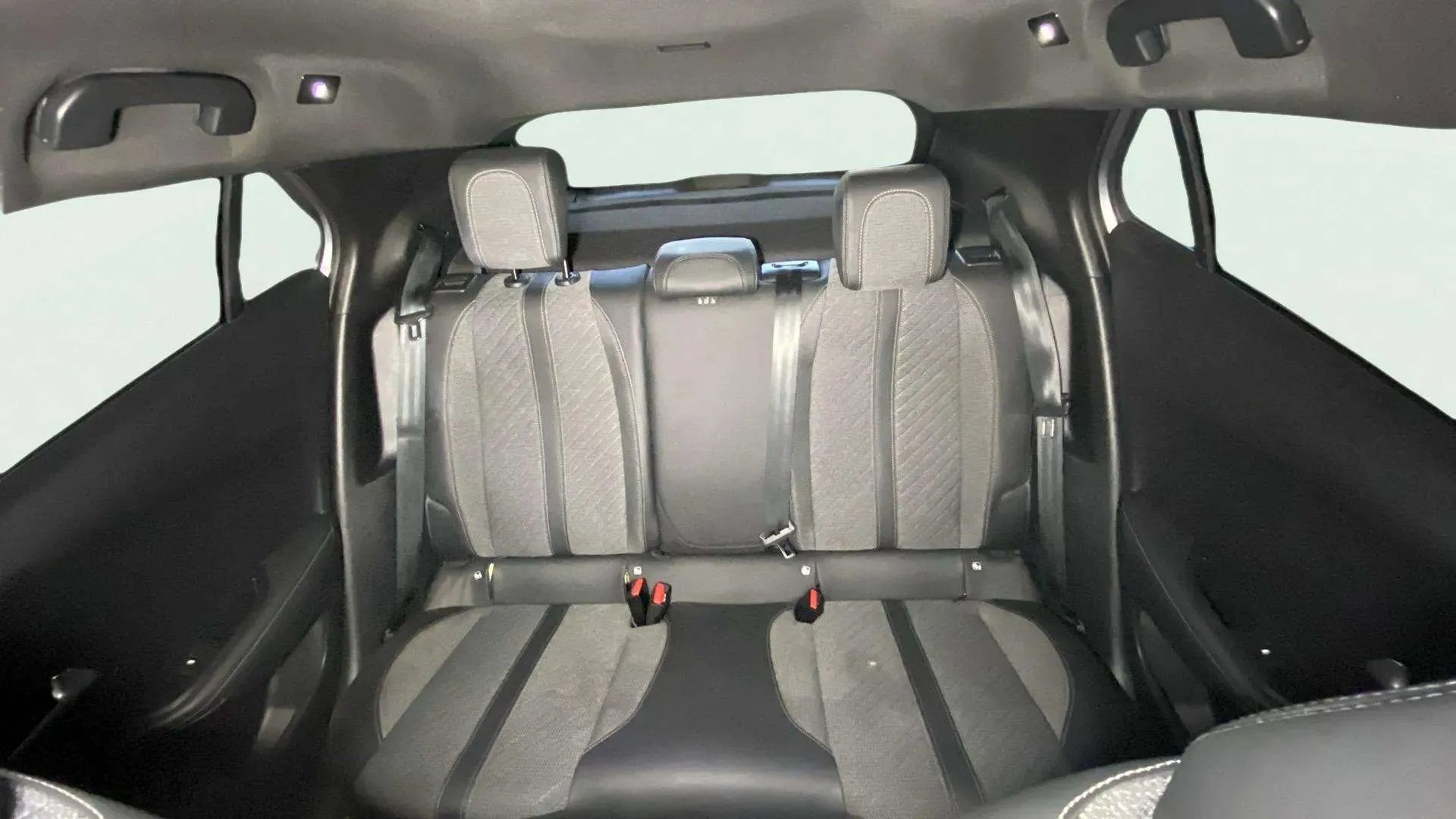 Peugeot 2008 Allure PureTech 130 EAT8 - foto 18