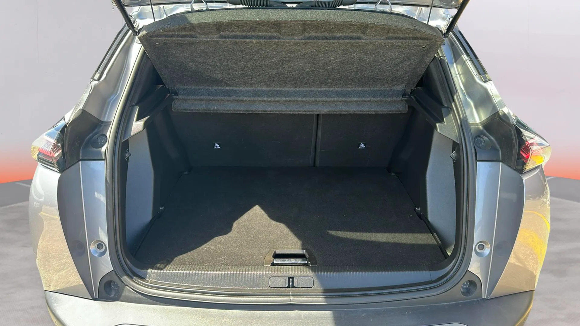 Peugeot 2008 Allure PureTech 130 EAT8 - foto 16
