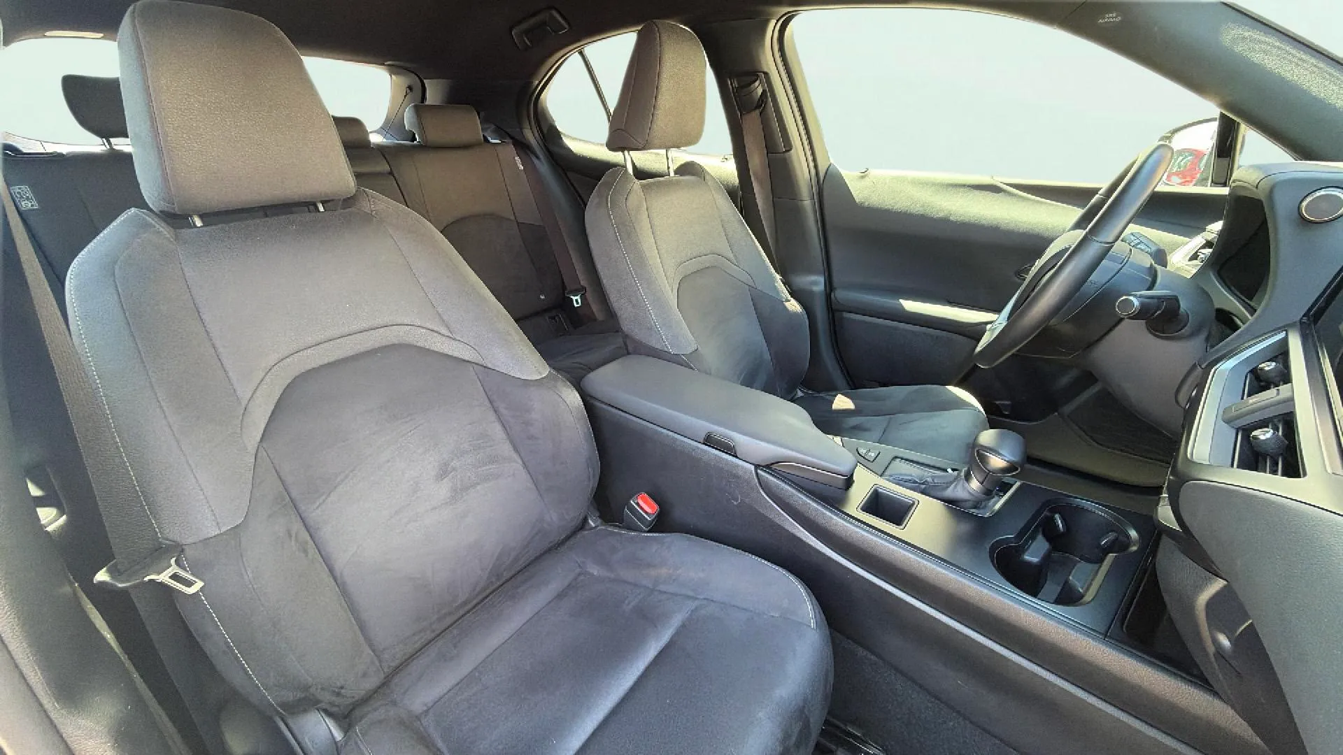Lexus UX 2.0 250h Business - foto 16