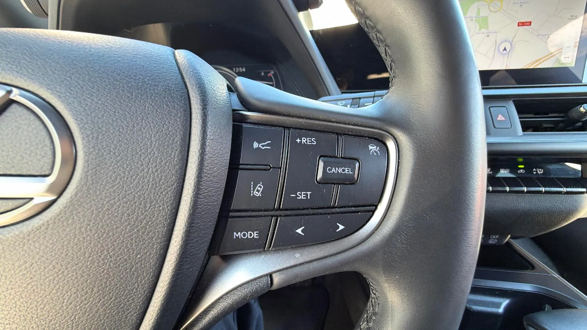 Lexus UX 2.0 250h Business - foto 20