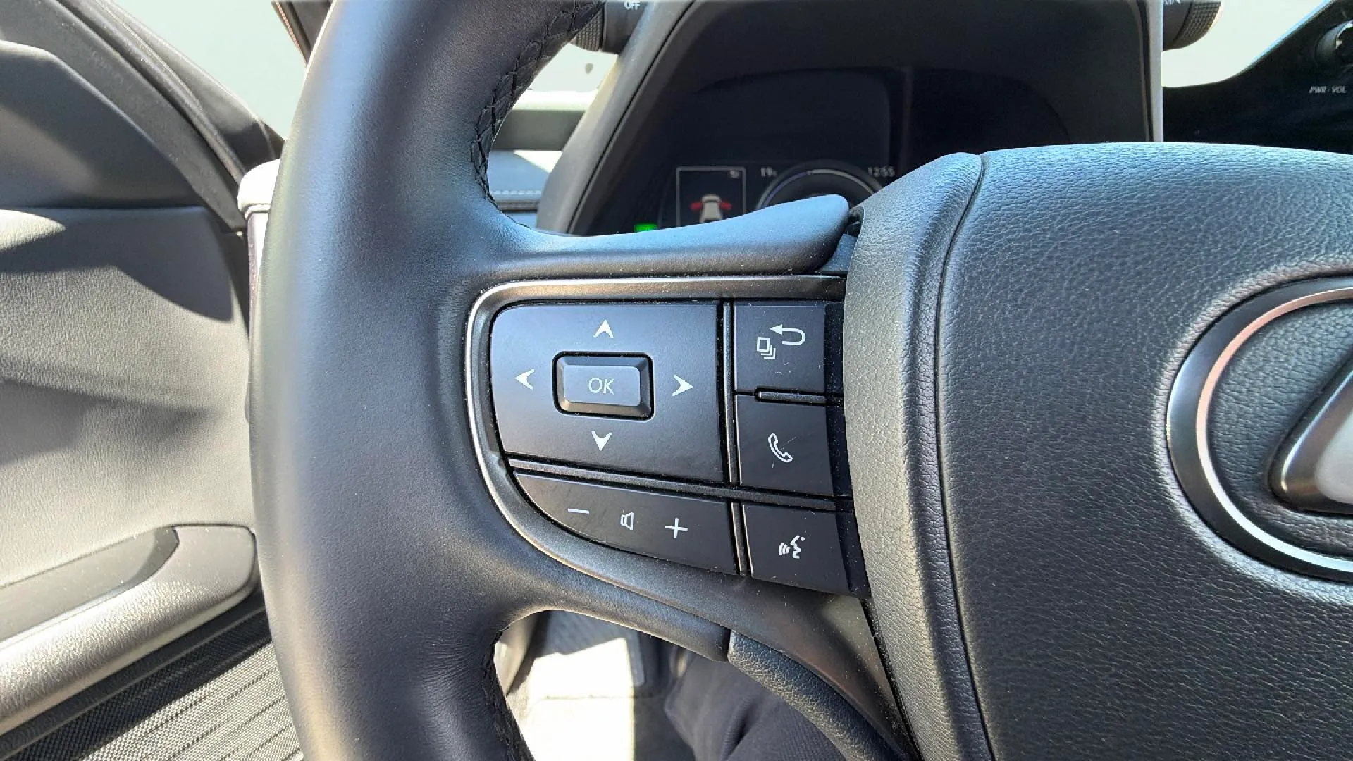 Lexus UX 2.0 250h Business - foto 21