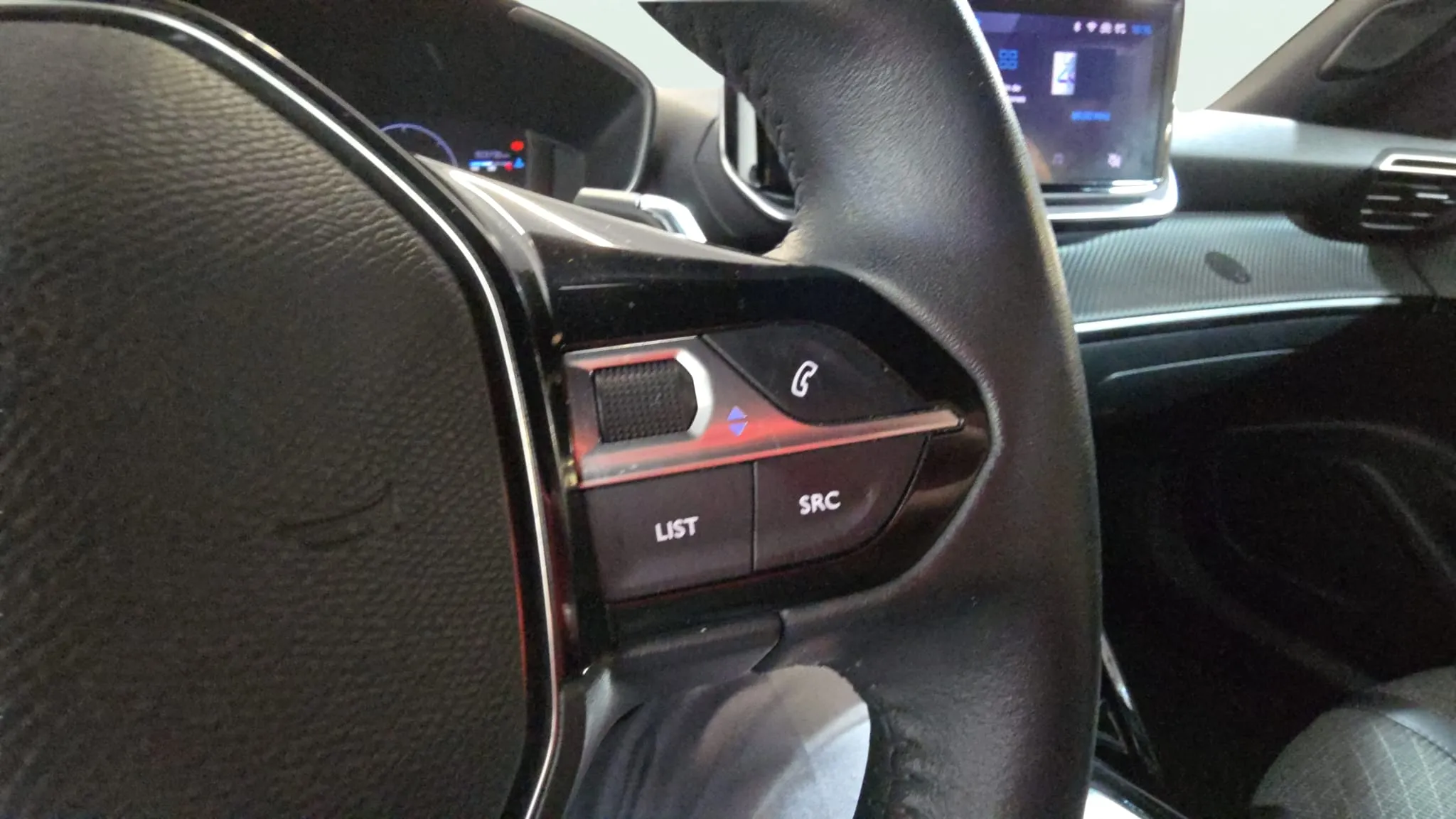 Peugeot 2008 Allure PureTech 130 EAT8 - foto 18