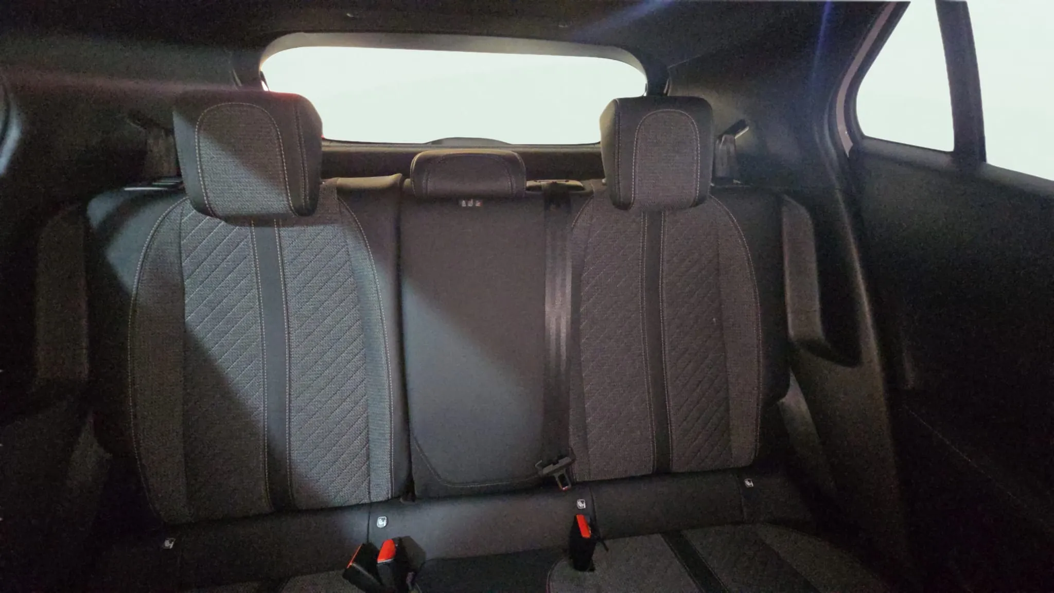 Peugeot 2008 Allure PureTech 130 EAT8 - foto 15