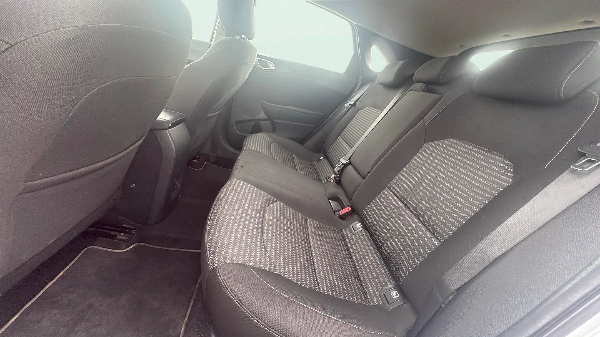 Kia Ceed 1.6 MHEV iMT Drive - foto 25
