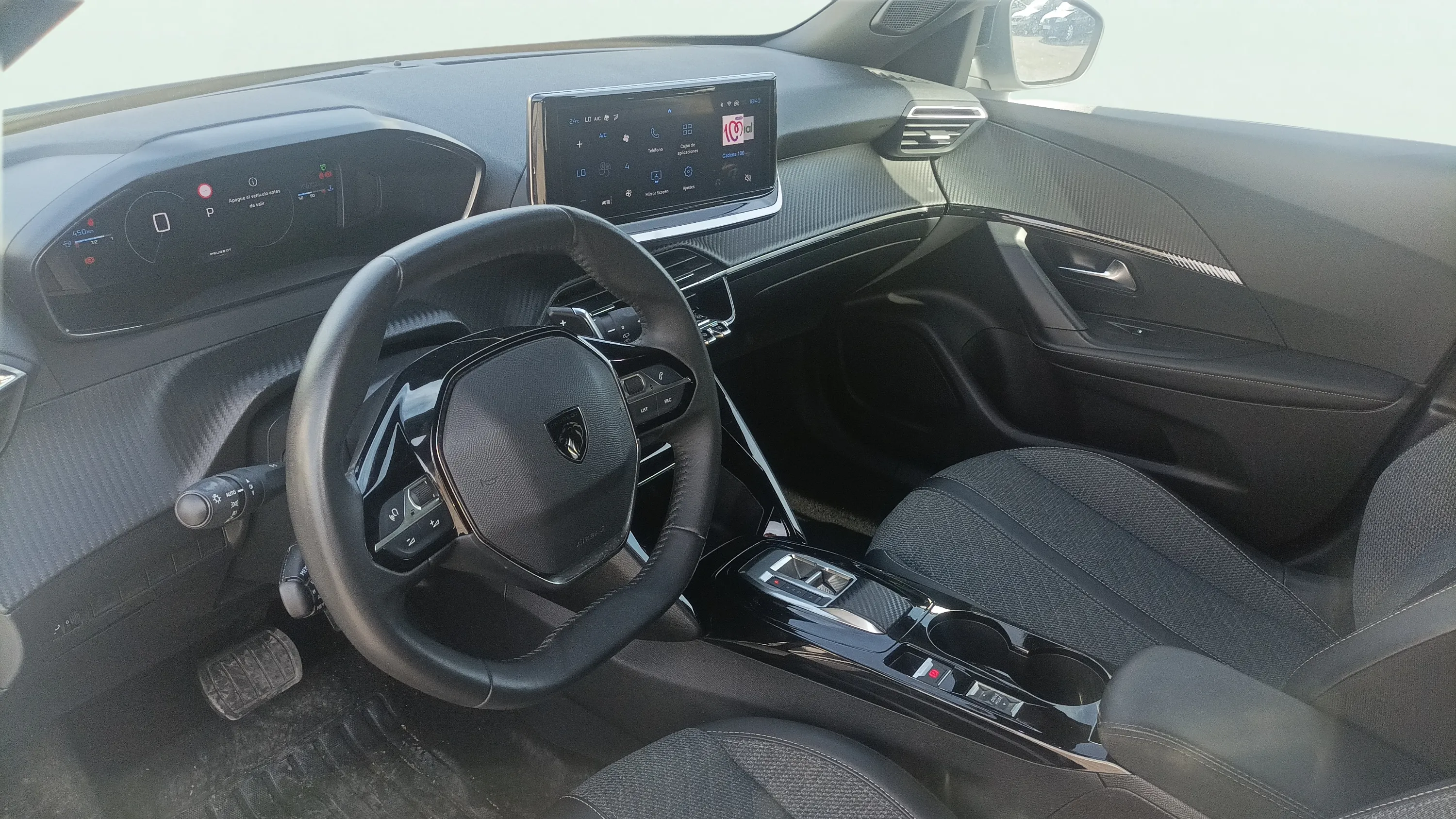 Peugeot 2008 Allure PureTech 130 EAT8 - foto 17