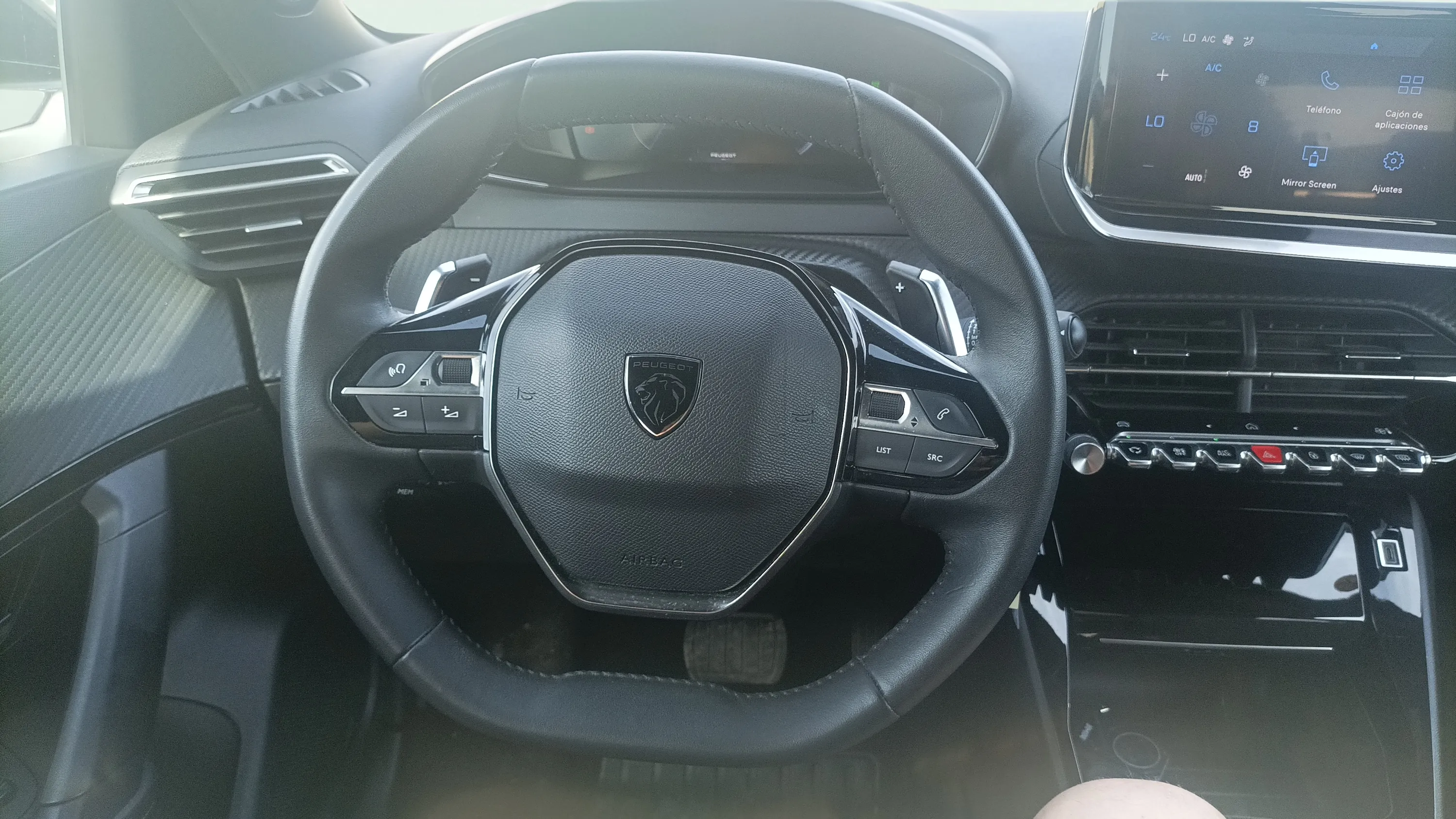 Peugeot 2008 Allure PureTech 130 EAT8 - foto 10