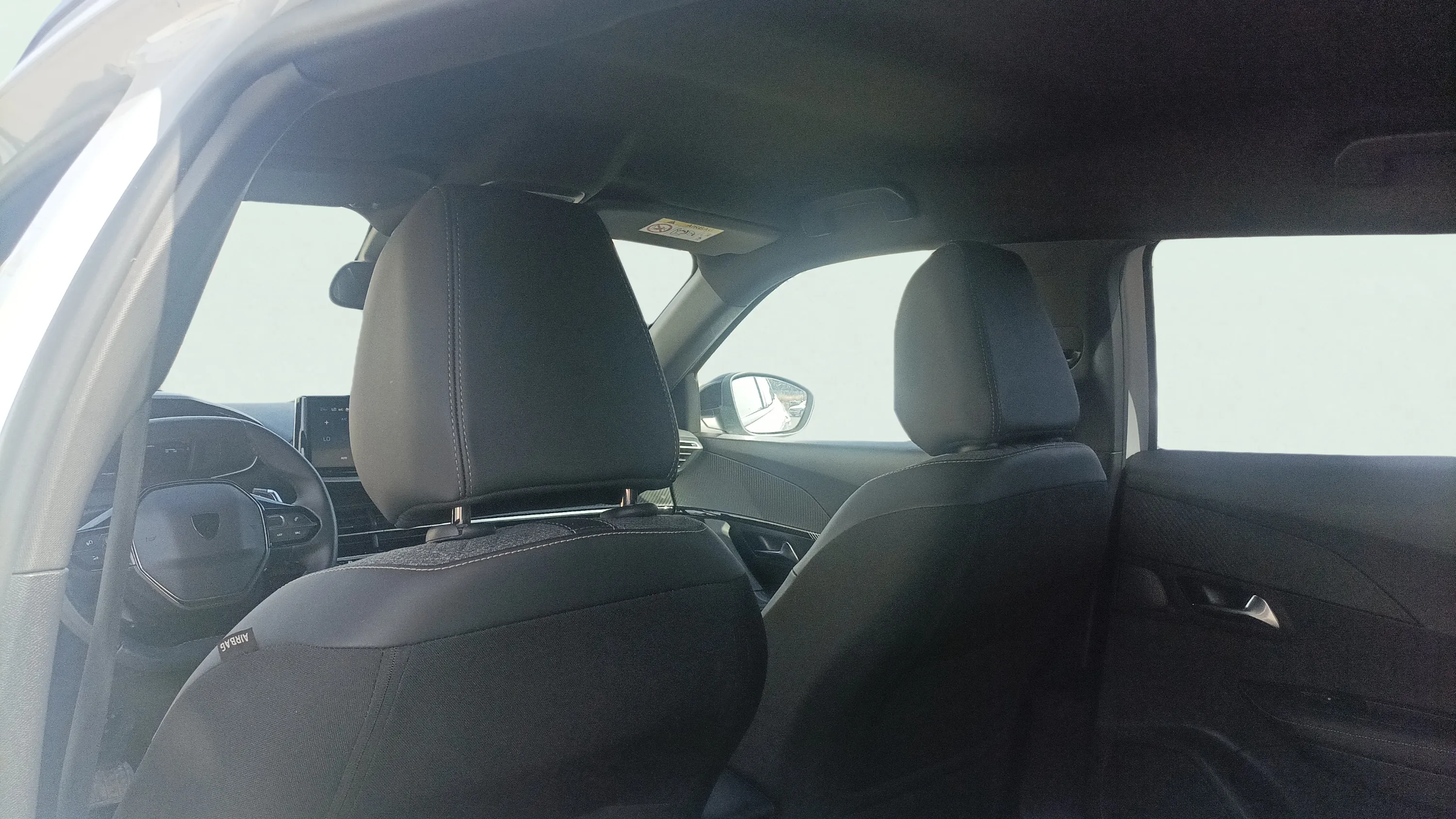 Peugeot 2008 Allure PureTech 130 EAT8 - foto 18