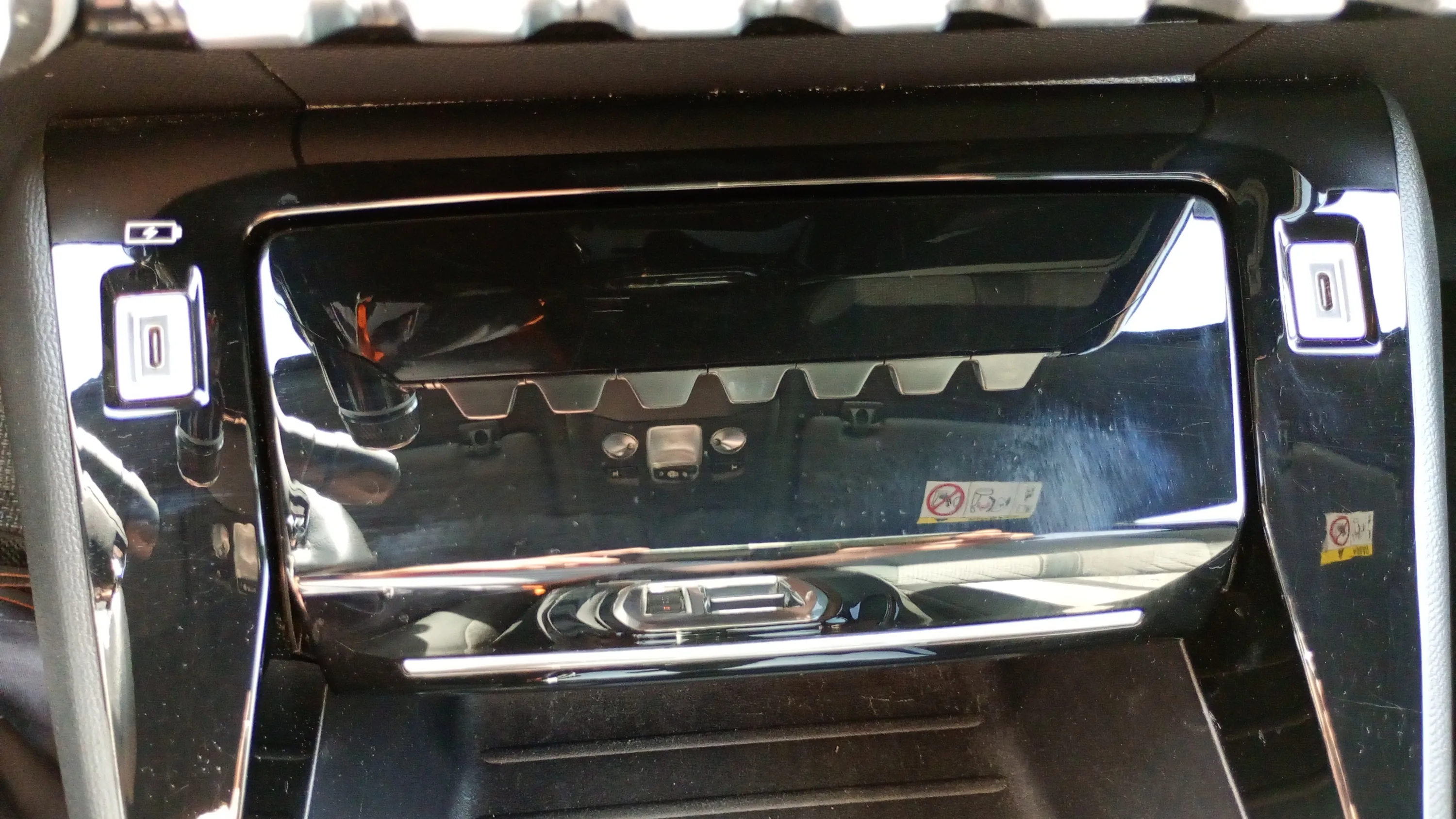 Peugeot 2008 Allure PureTech 130 EAT8 - foto 16