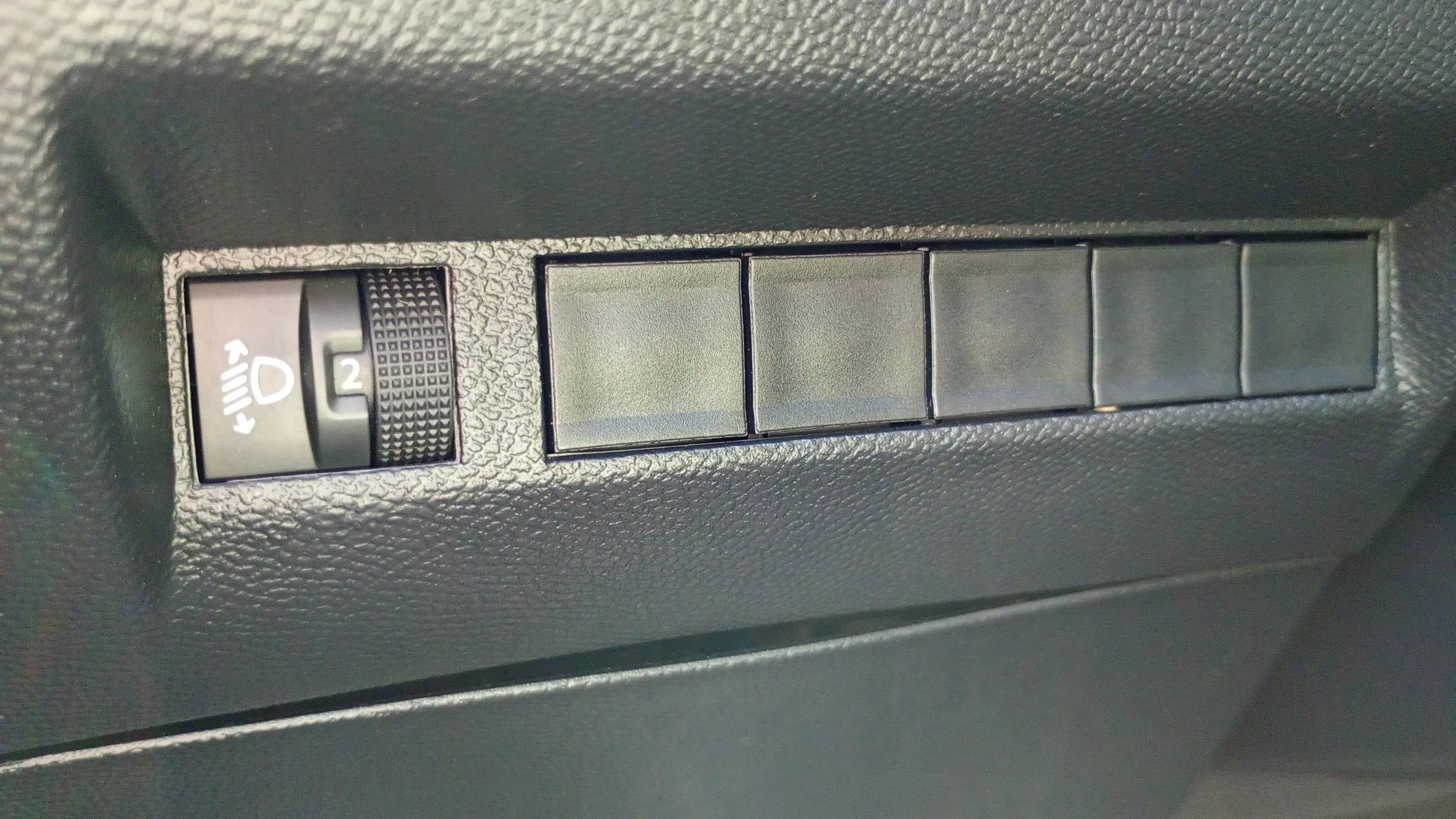 Peugeot 2008 Allure PureTech 130 EAT8 - foto 15