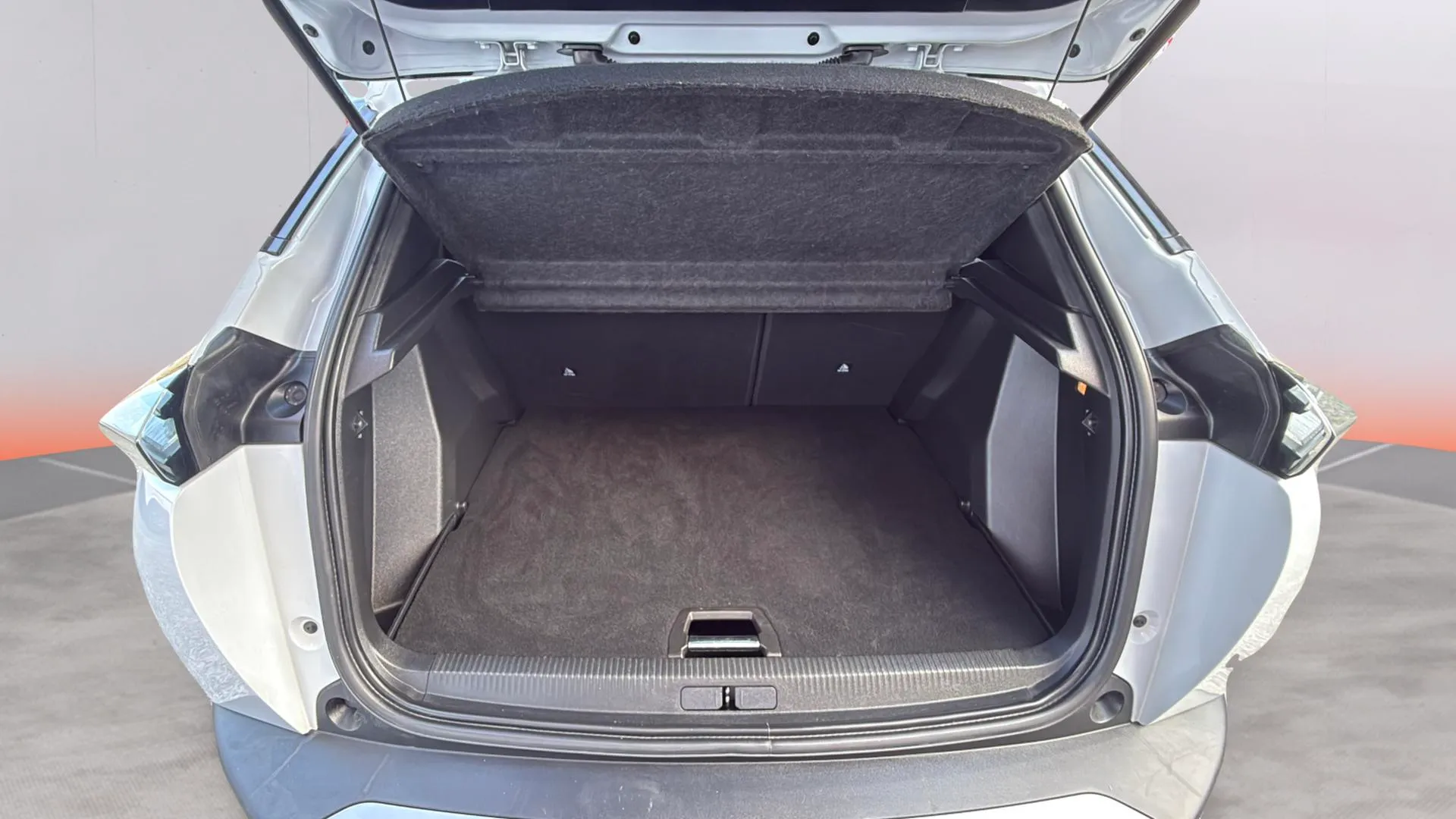 Peugeot 2008 Allure PureTech 130 EAT8 - foto 9