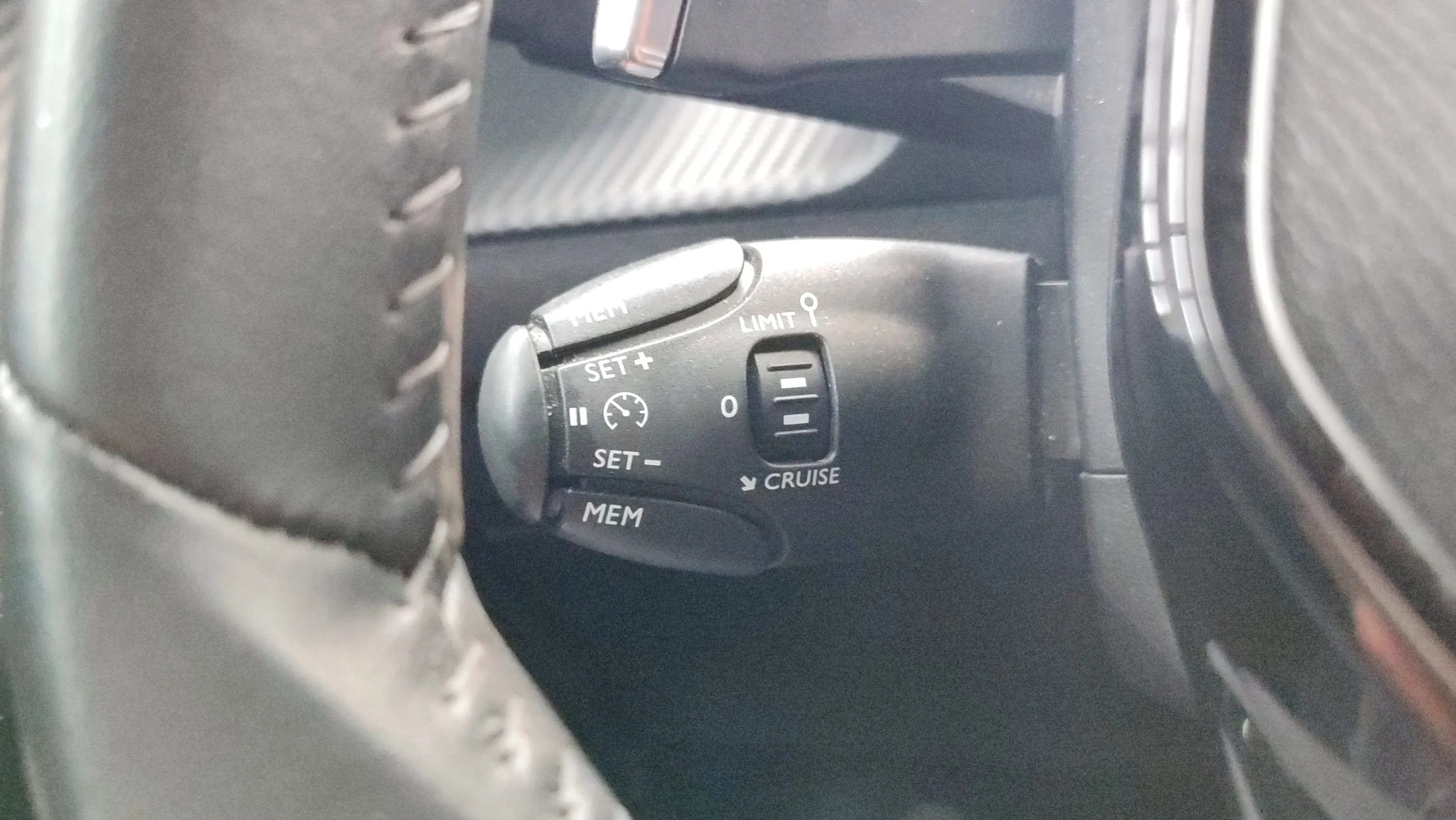 Peugeot 2008 Allure PureTech 130 EAT8 - foto 16