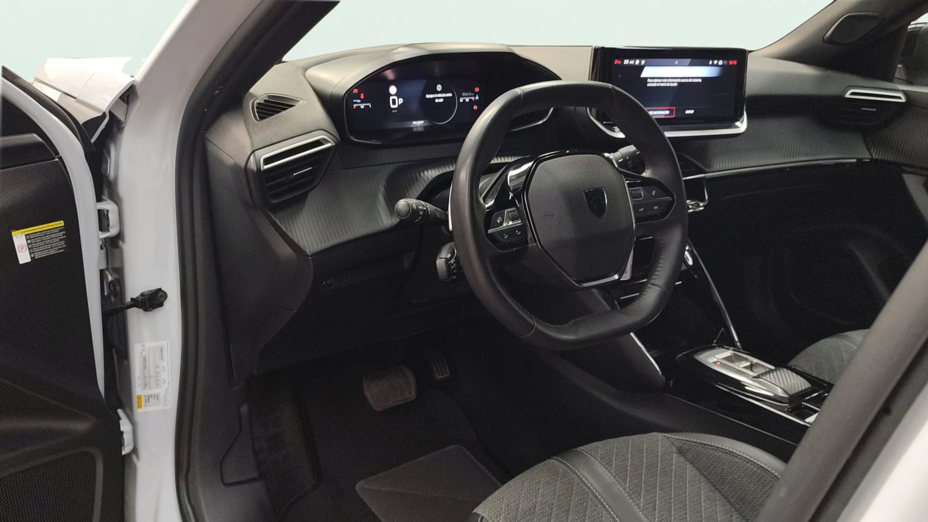 Peugeot 2008 Allure PureTech 130 EAT8 - foto 19