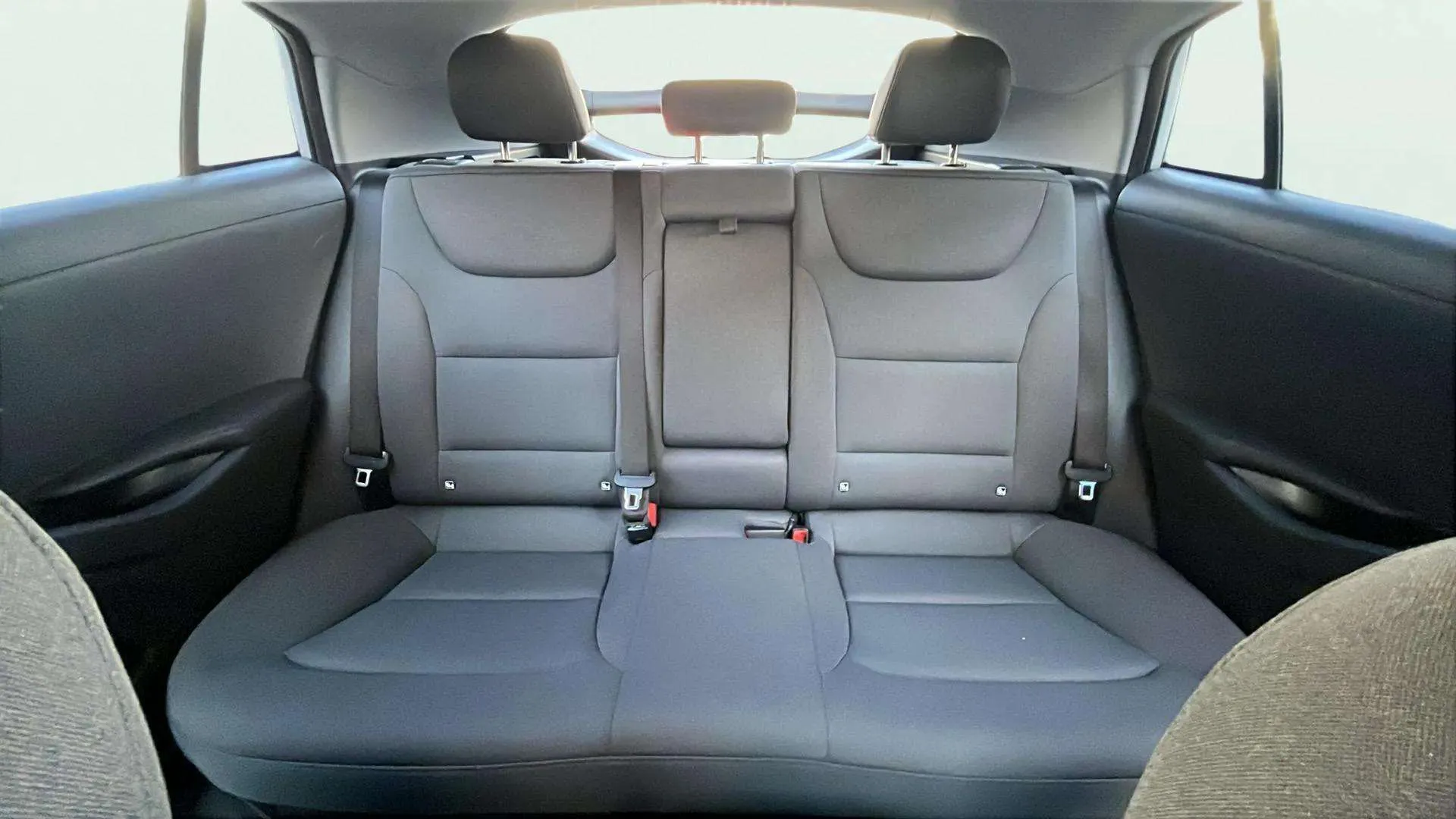 Hyundai Ioniq 1.6 GDI HEV Klass DCT - foto 13