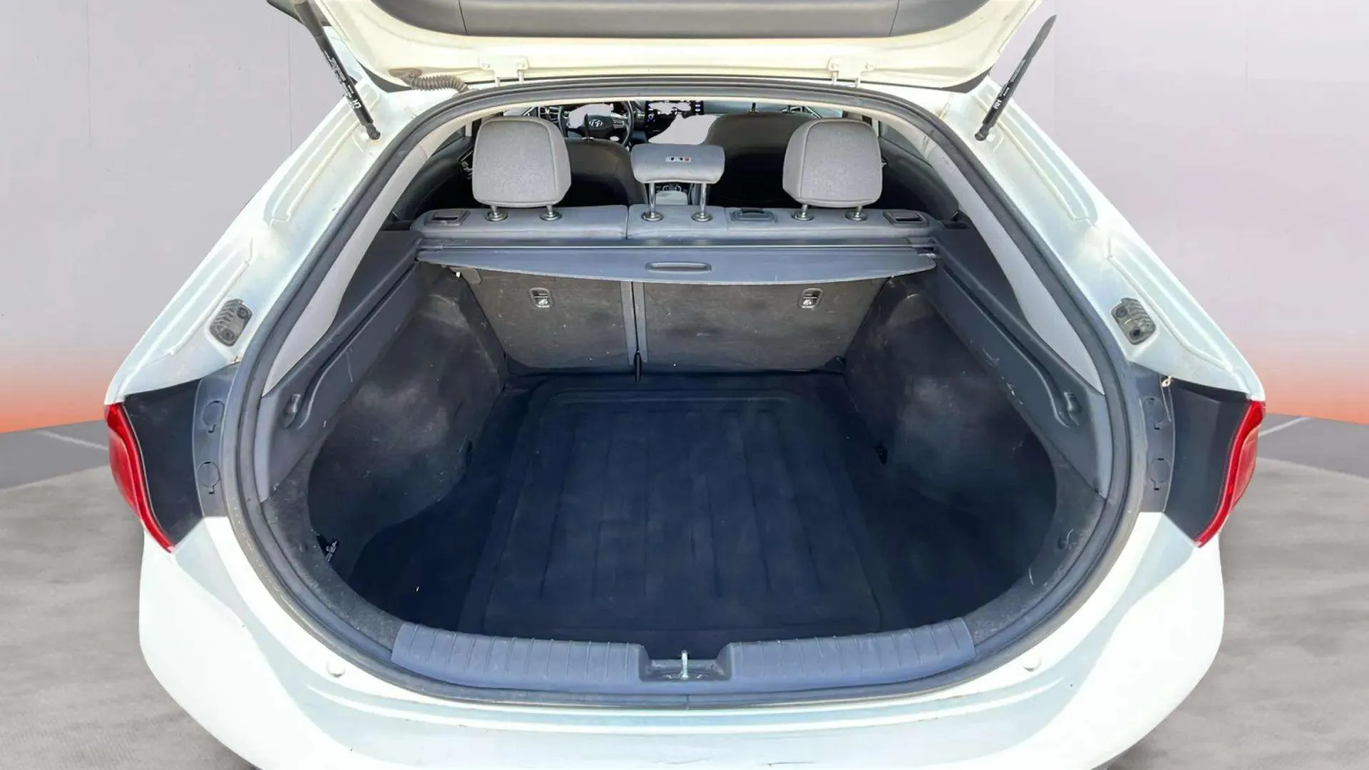 Hyundai Ioniq 1.6 GDI HEV Klass DCT - foto 6