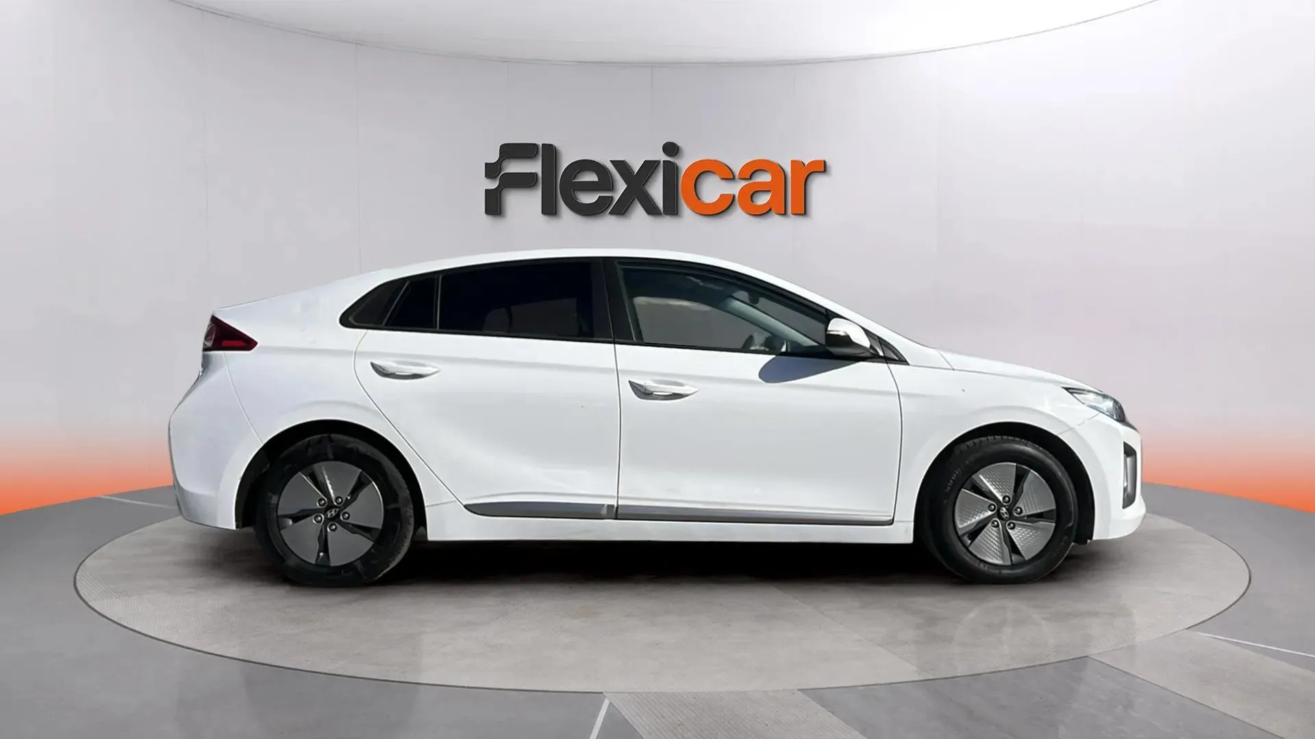 Hyundai Ioniq 1.6 GDI HEV Klass DCT - foto 3