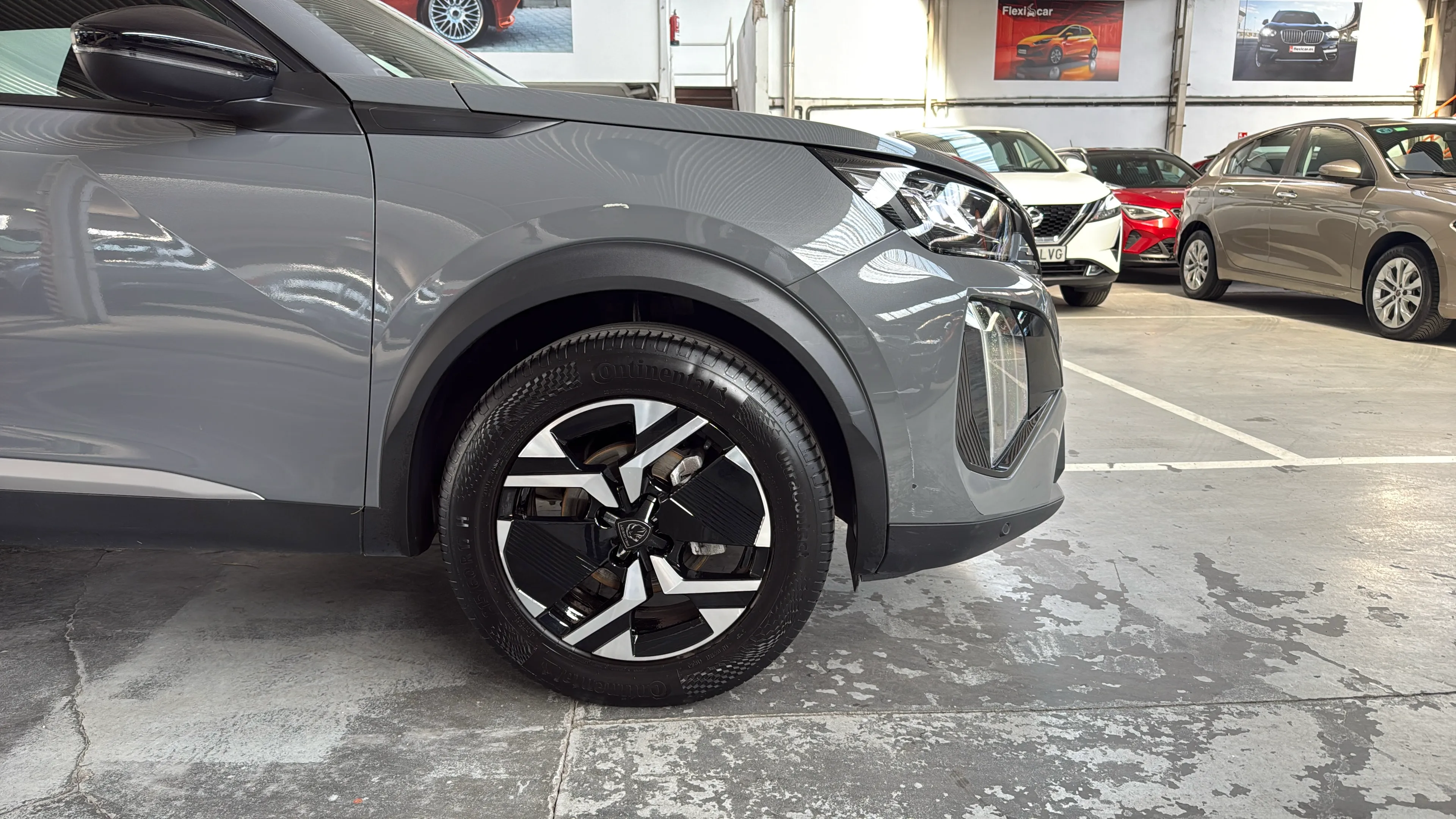 Peugeot 2008 Allure PureTech 130 EAT8 - foto 32