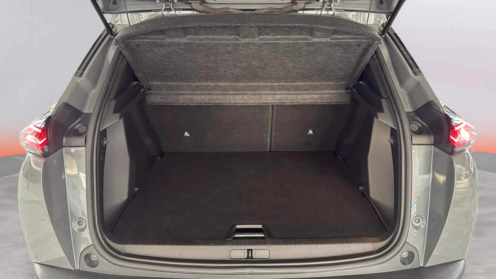 Peugeot 2008 Allure PureTech 130 EAT8 - foto 9