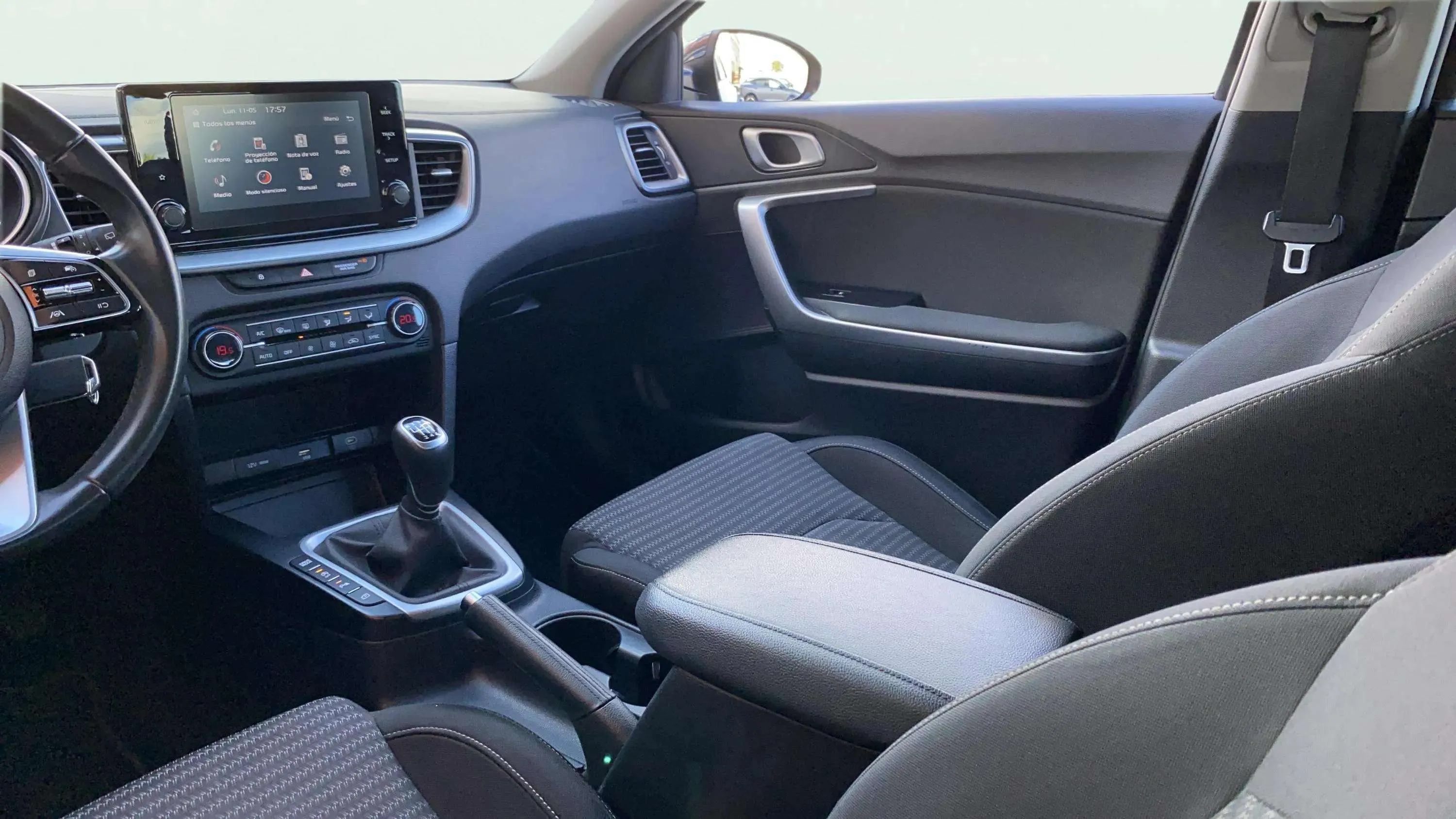 Kia Ceed 1.6 MHEV iMT Drive - foto 34