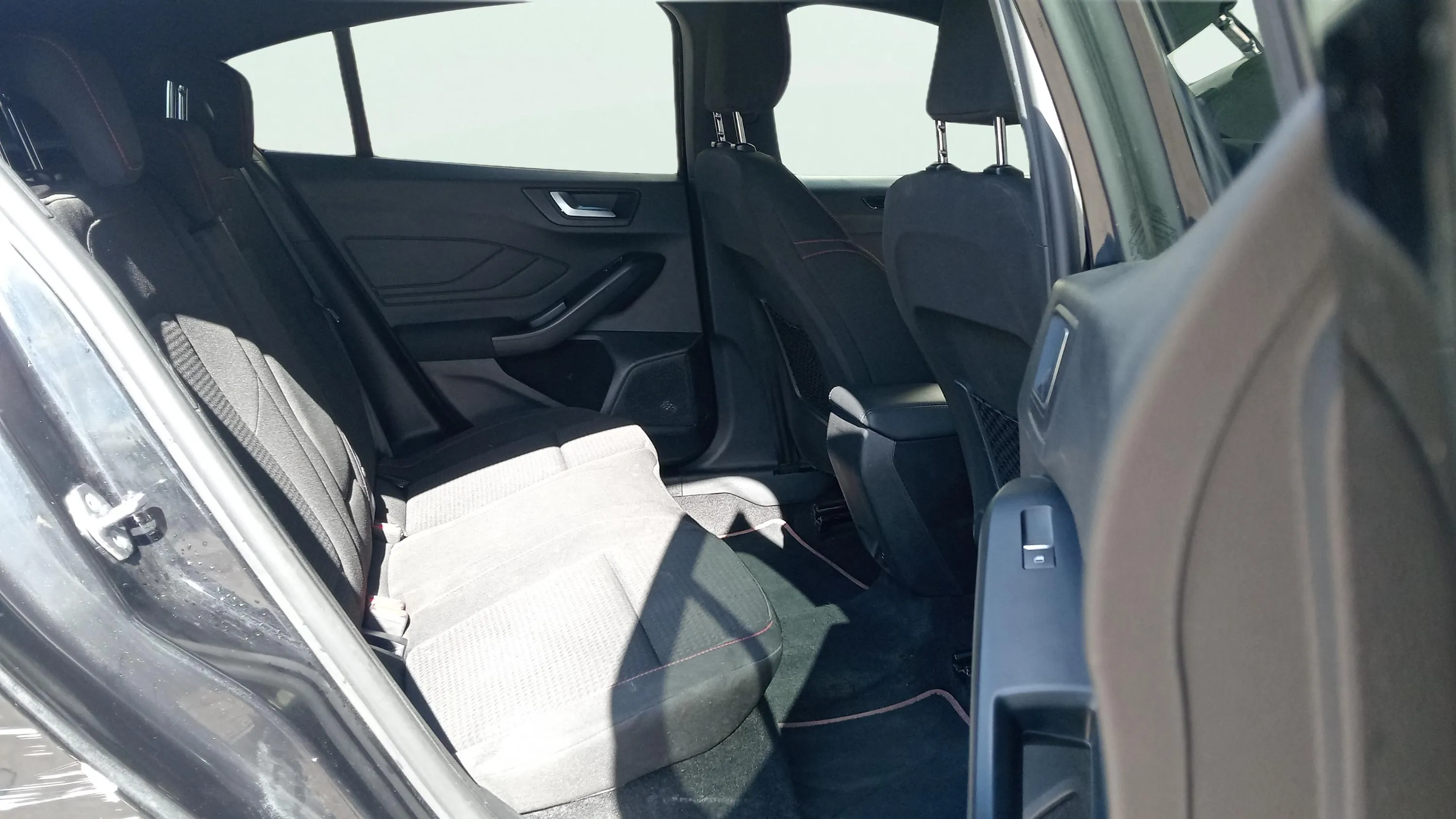 Ford Focus 1.0 EcoBoost MHEV ST-Line - foto 18