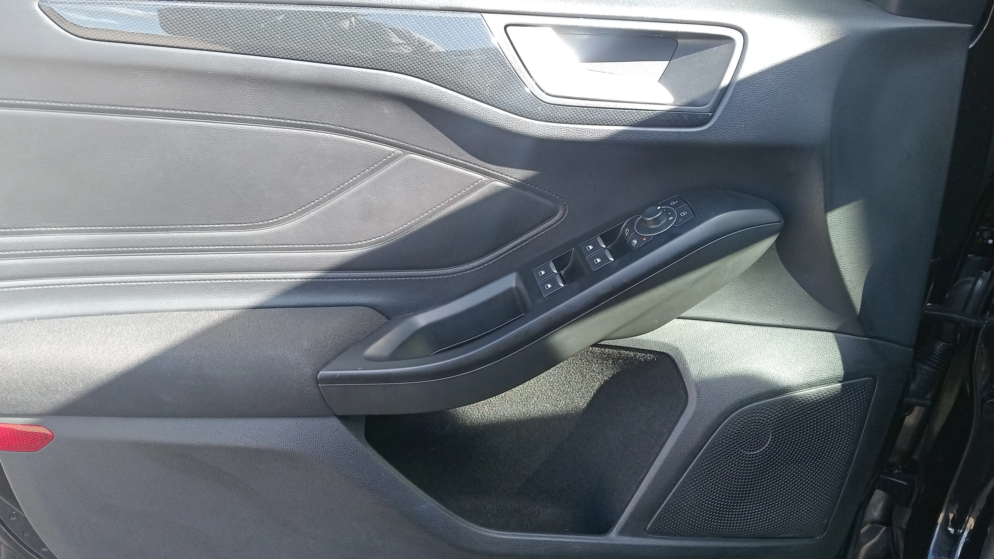 Ford Focus 1.0 EcoBoost MHEV ST-Line - foto 21