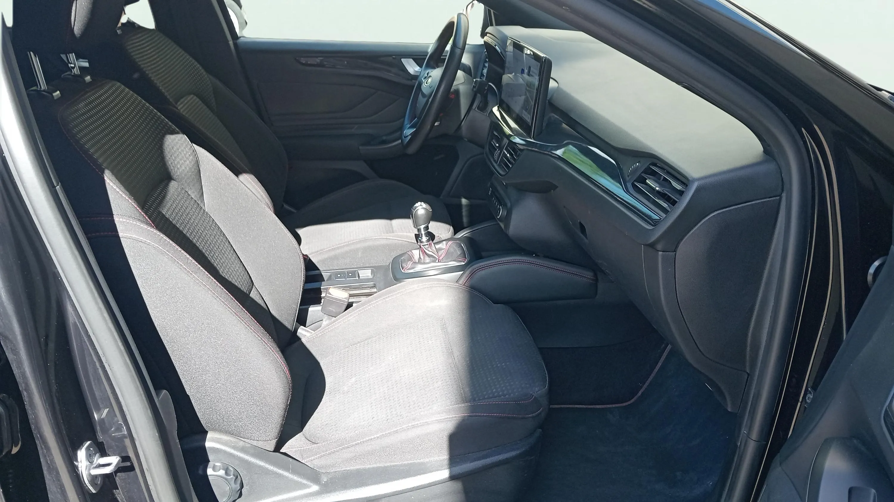 Ford Focus 1.0 EcoBoost MHEV ST-Line - foto 17