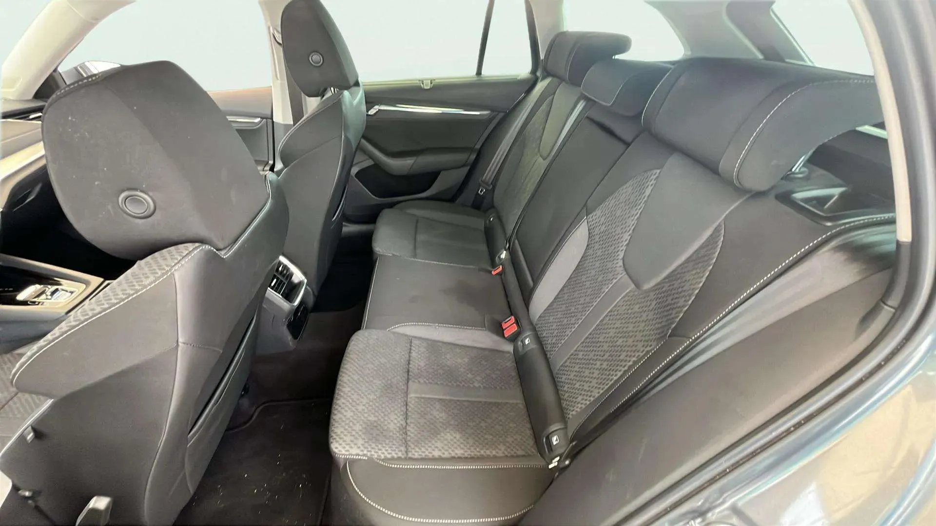 Škoda Octavia 2.0 TDI DSG Ambition - foto 12