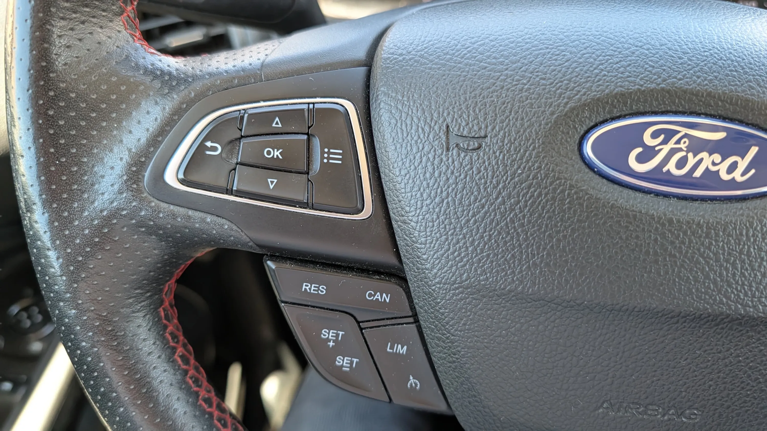 Ford EcoSport 1.0T EcoBoost ST Line - foto 12