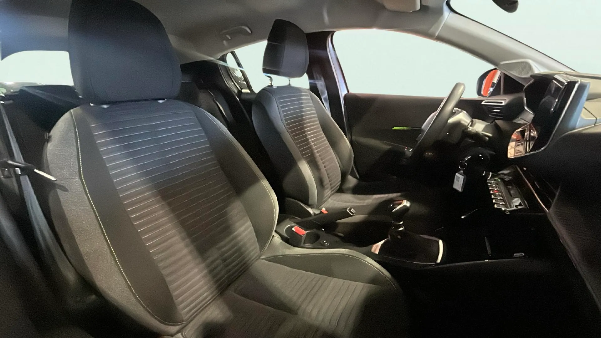 Peugeot 208 Style PureTech 100 - foto 17