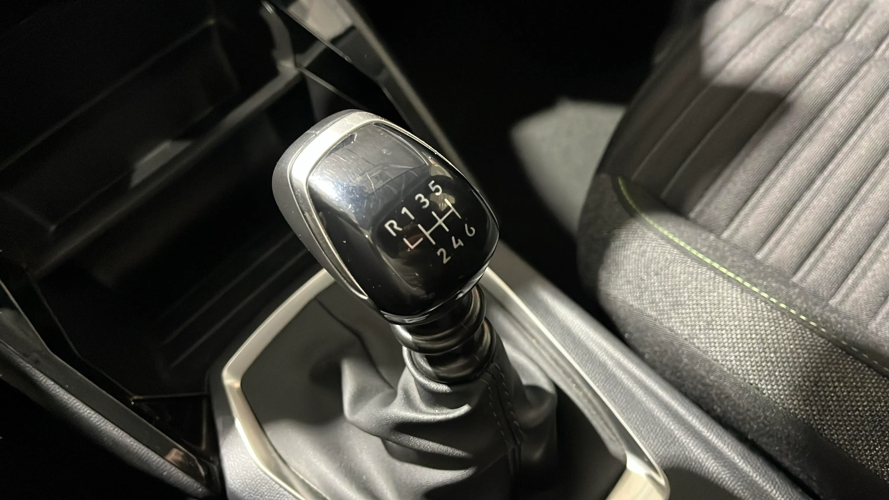 Peugeot 208 Active PureTech 100 - foto 27