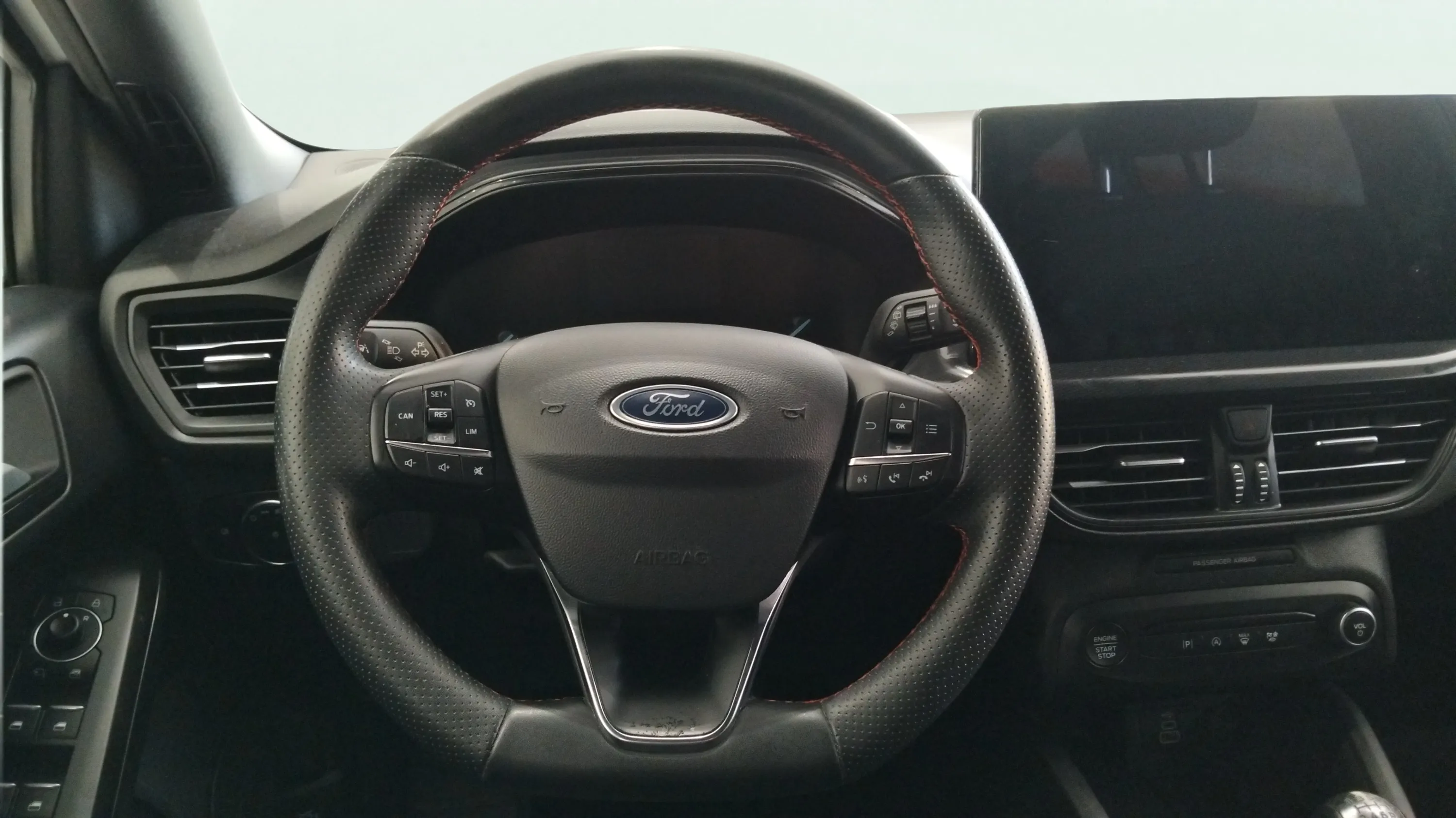 Ford Focus 1.0 EcoBoost MHEV ST-Line SB - foto 13