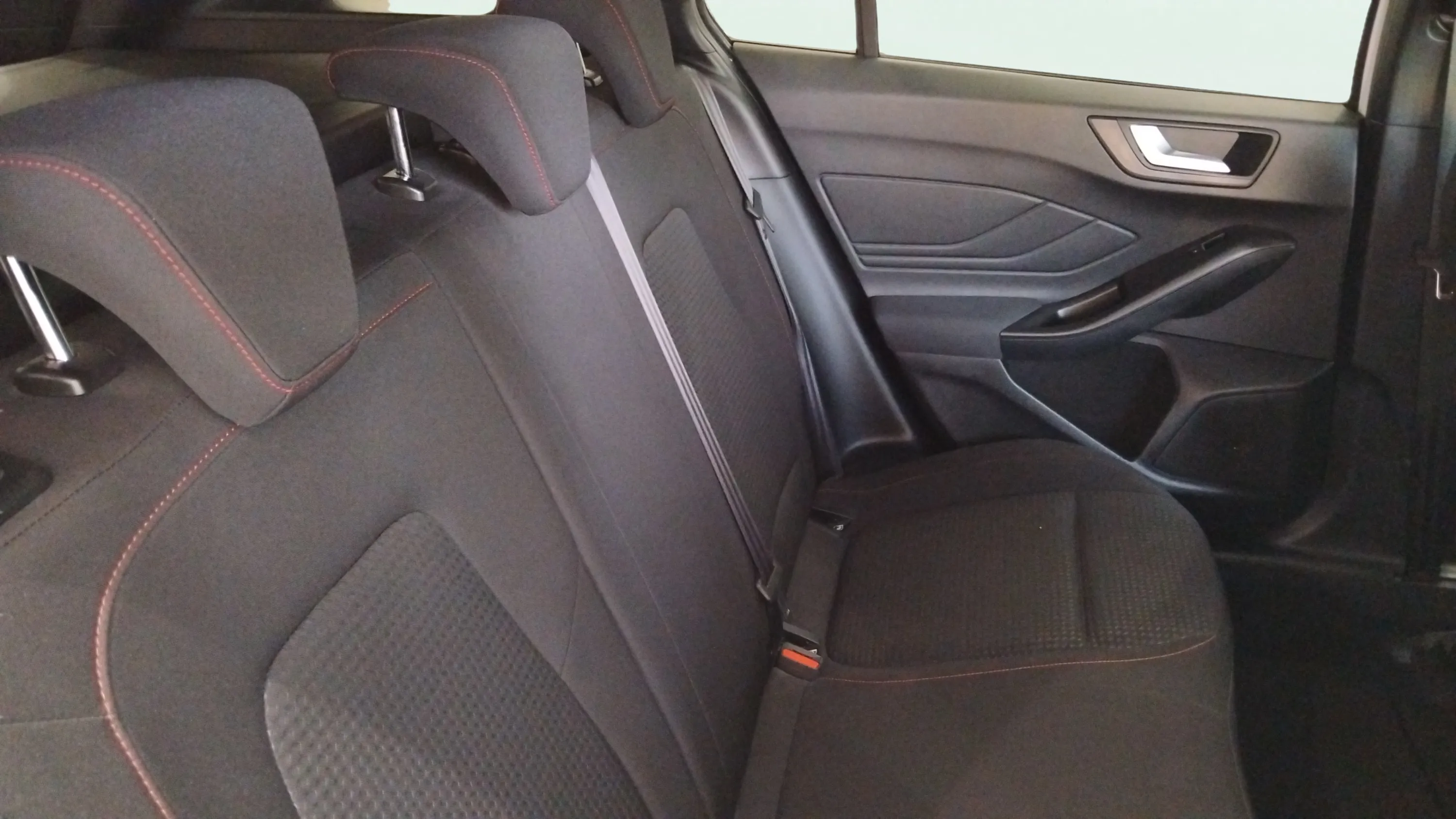 Ford Focus 1.0 EcoBoost MHEV ST-Line SB - foto 8